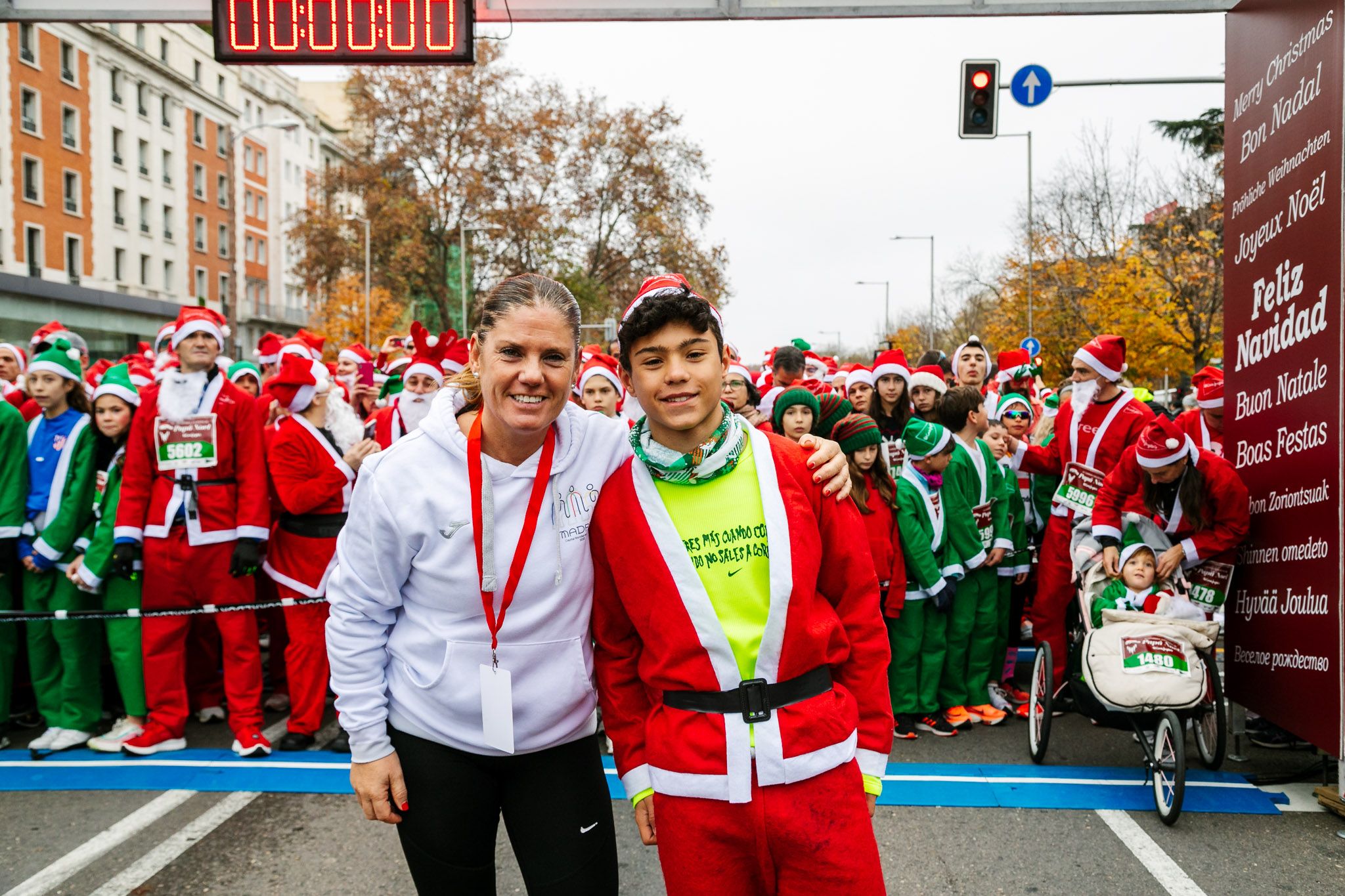 Las mejores fotos de la salida de la Carrera de Papá Noel El Corte Inglés 2022.