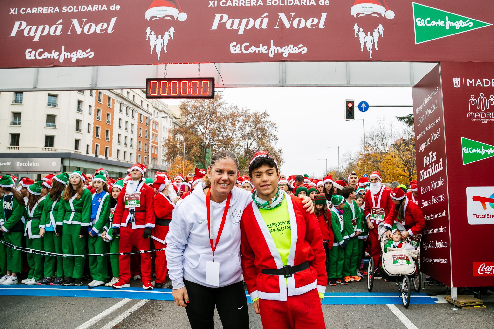 Las mejores fotos de la salida de la Carrera de Papá Noel El Corte Inglés 2022.
