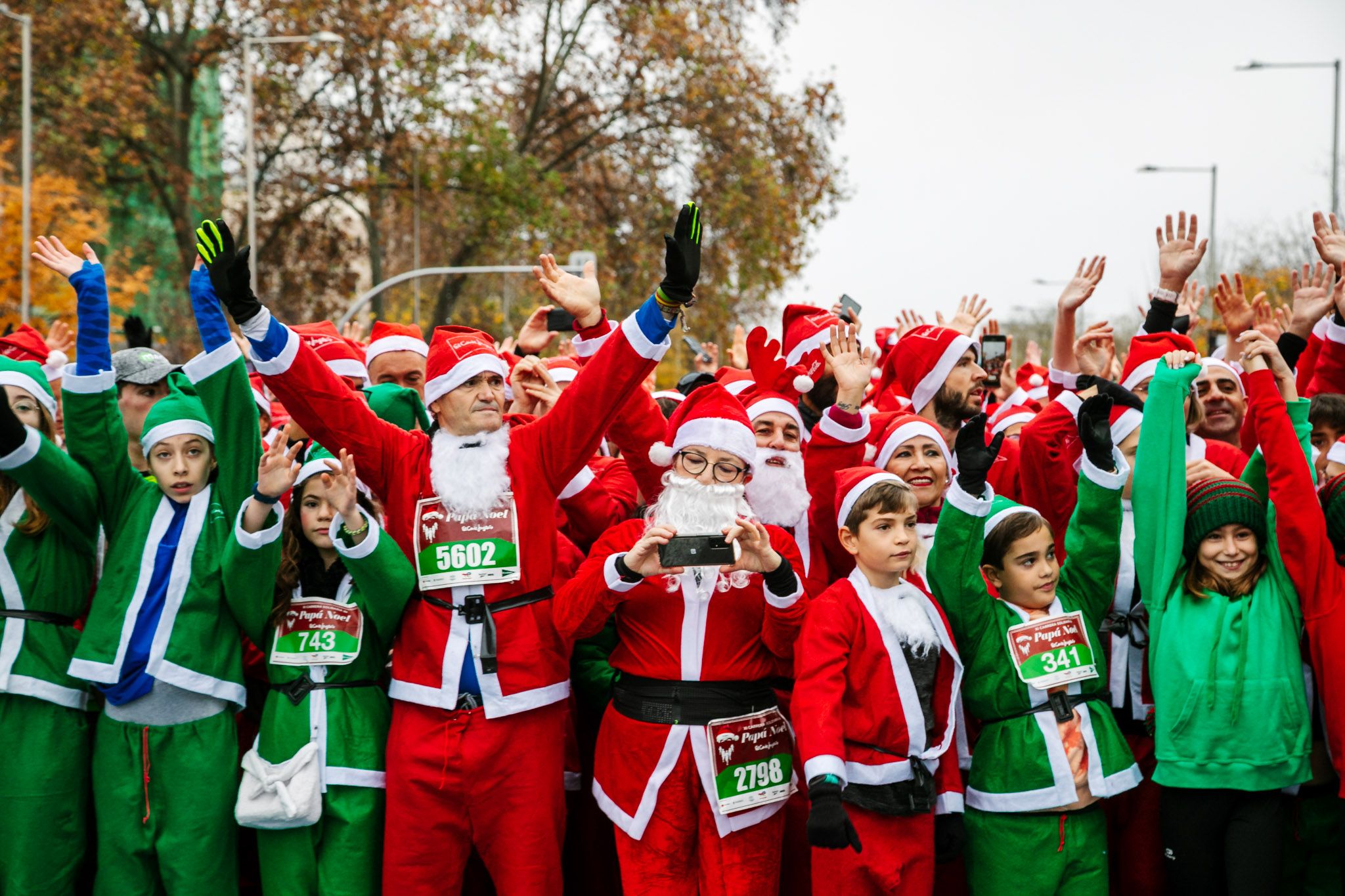 Las mejores fotos de la salida de la Carrera de Papá Noel El Corte Inglés 2022.