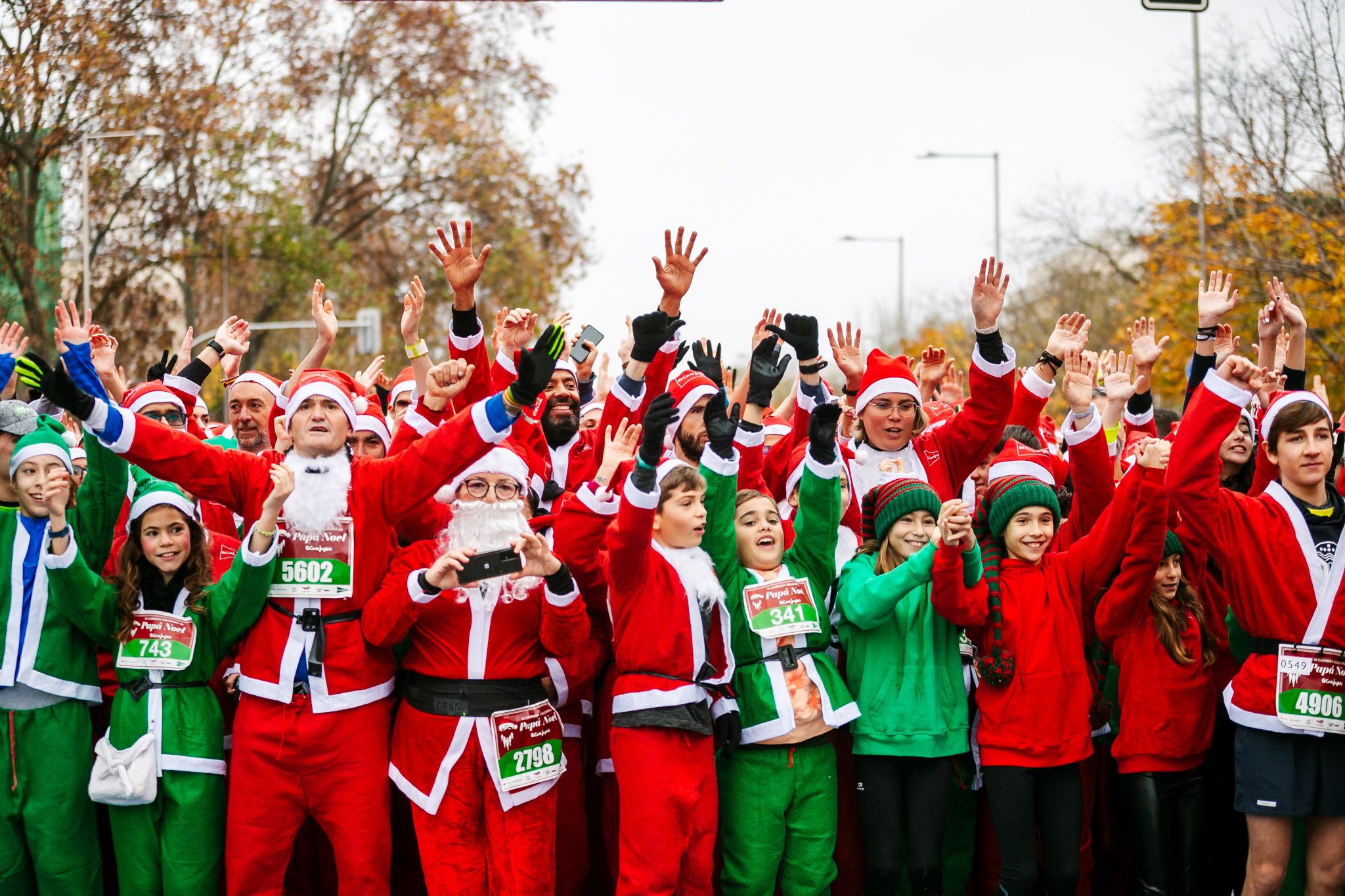Las mejores fotos de la salida de la Carrera de Papá Noel El Corte Inglés 2022.