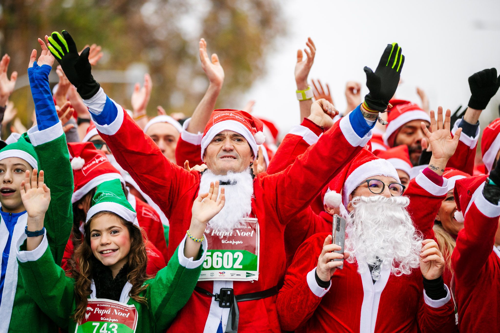 Las mejores fotos de la salida de la Carrera de Papá Noel El Corte Inglés 2022.