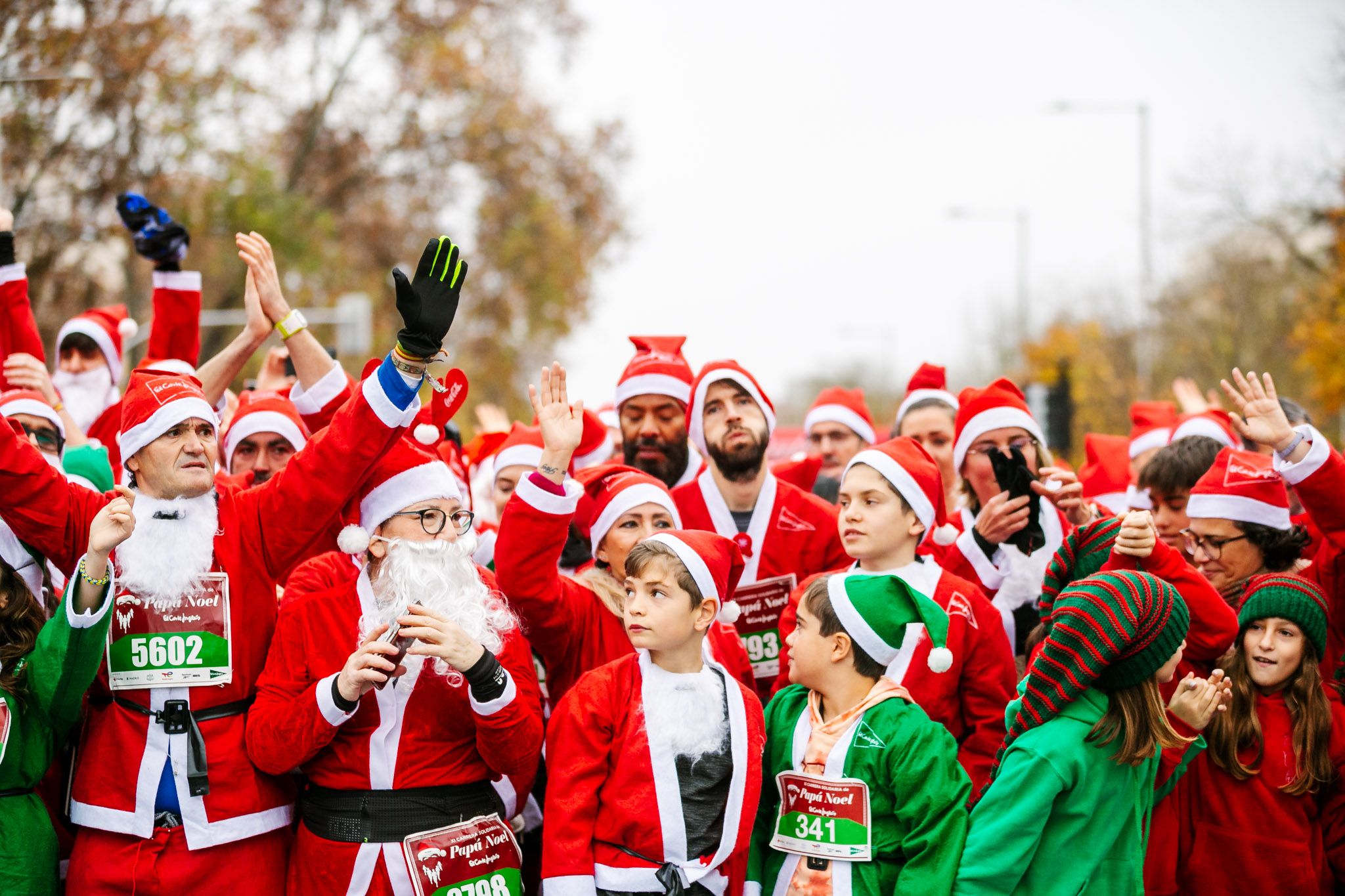 Las mejores fotos de la salida de la Carrera de Papá Noel El Corte Inglés 2022.