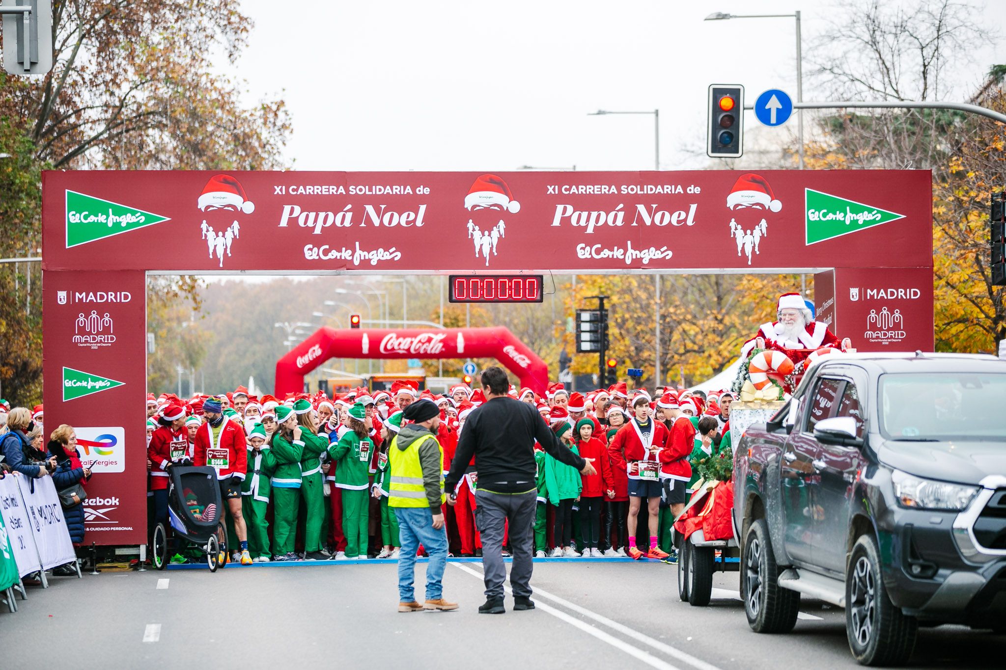 Las mejores fotos de la salida de la Carrera de Papá Noel El Corte Inglés 2022.