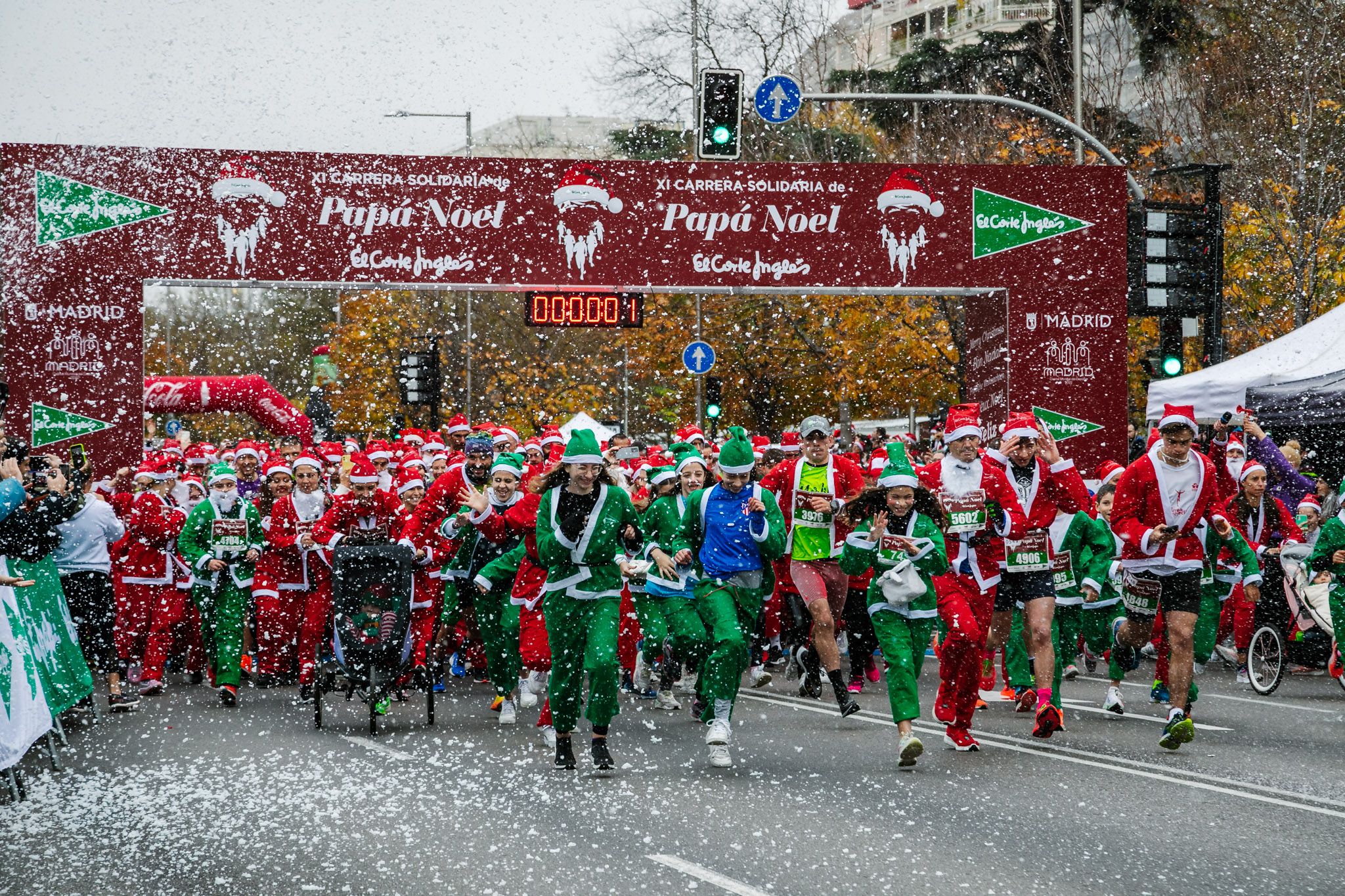 Las mejores fotos de la salida de la Carrera de Papá Noel El Corte Inglés 2022.