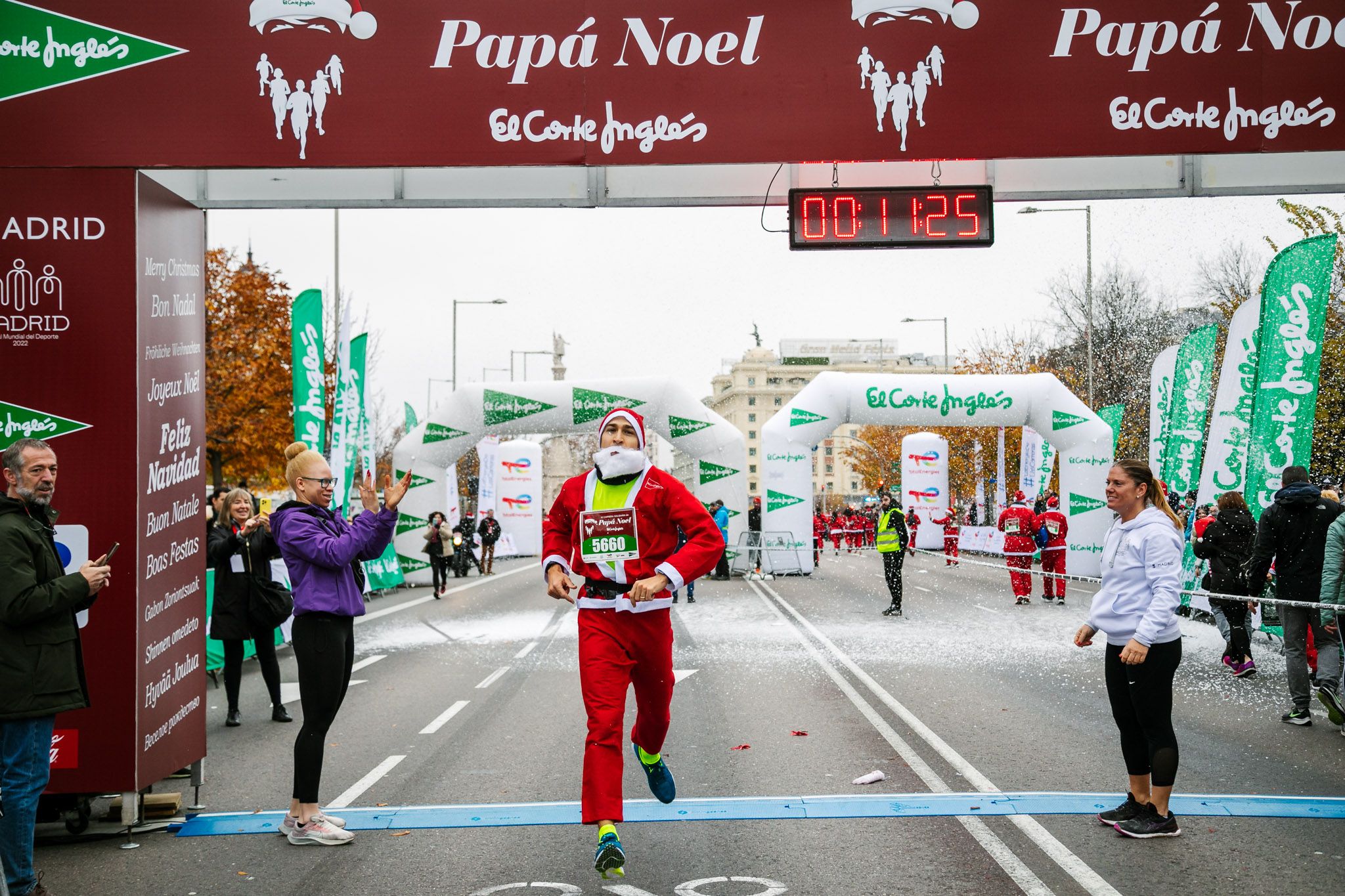 Las mejores fotos de meta de la Carrera de Papá Noel El Corte Inglés 2022