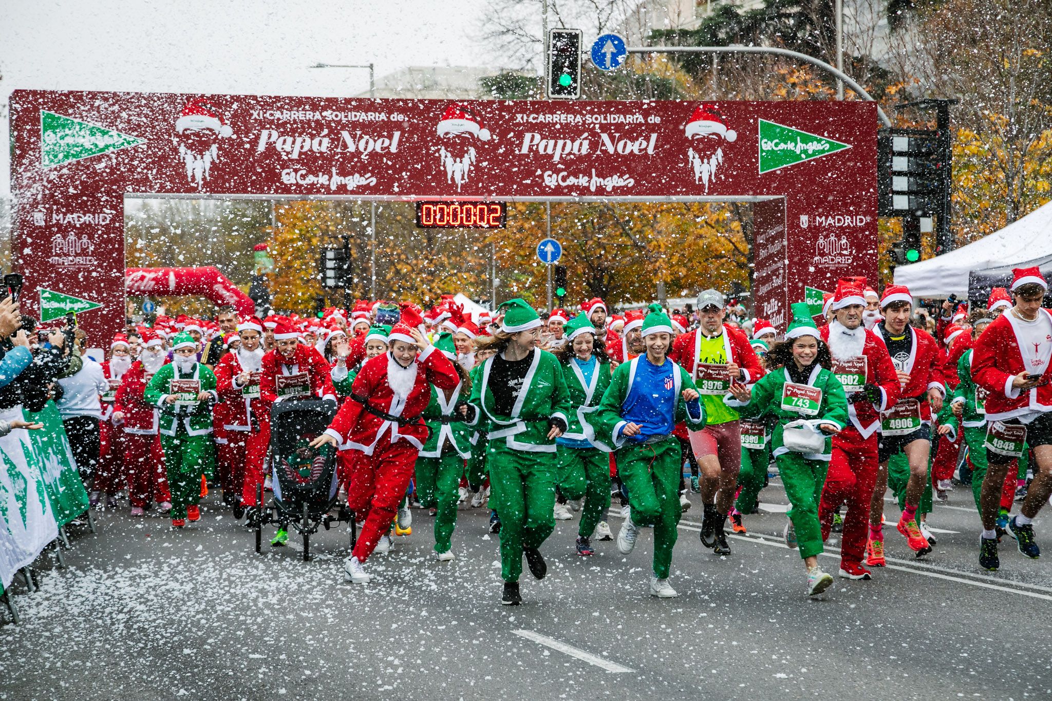 Las mejores fotos de la salida de la Carrera de Papá Noel El Corte Inglés 2022.
