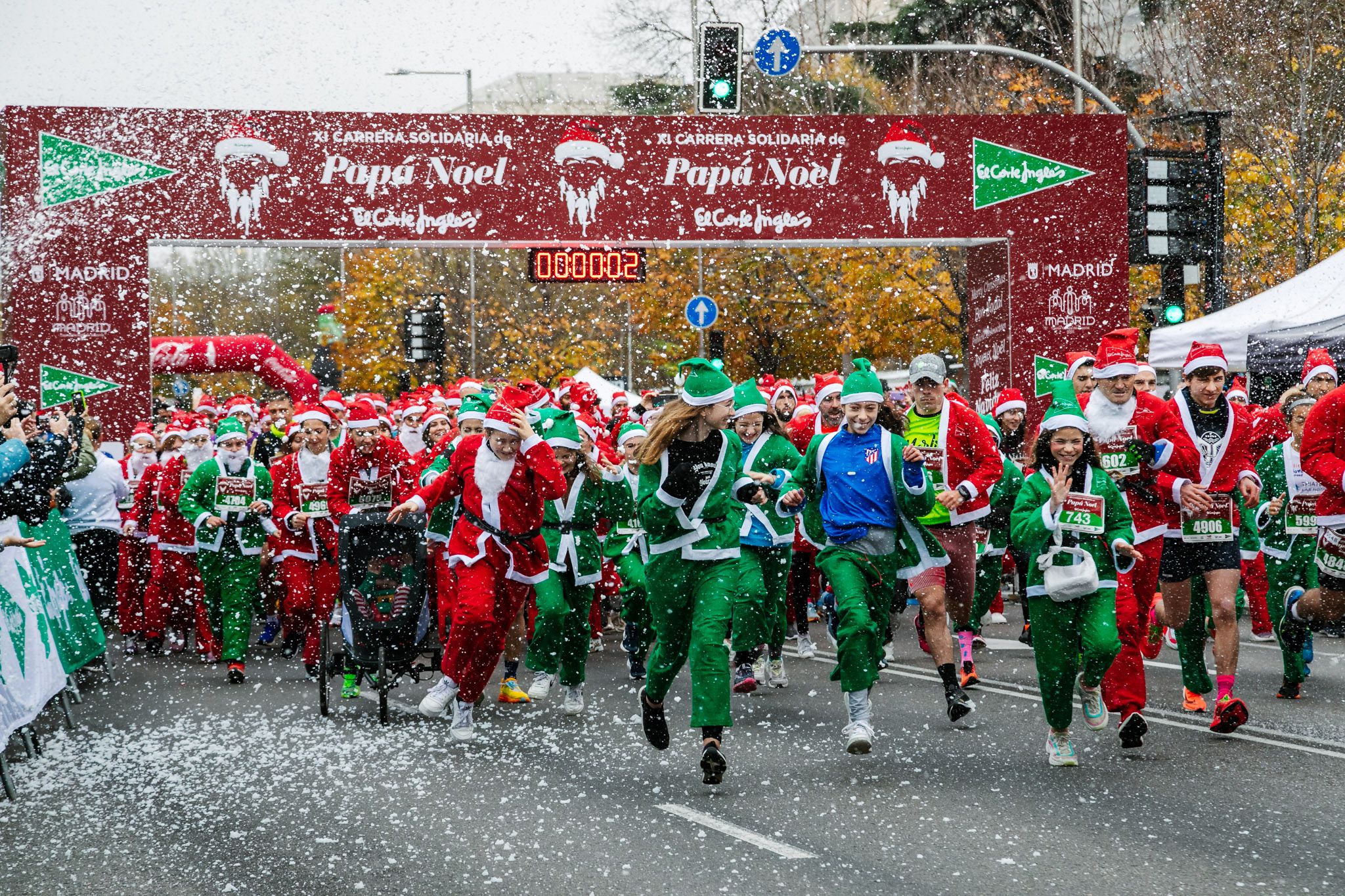 Las mejores fotos de la salida de la Carrera de Papá Noel El Corte Inglés 2022.