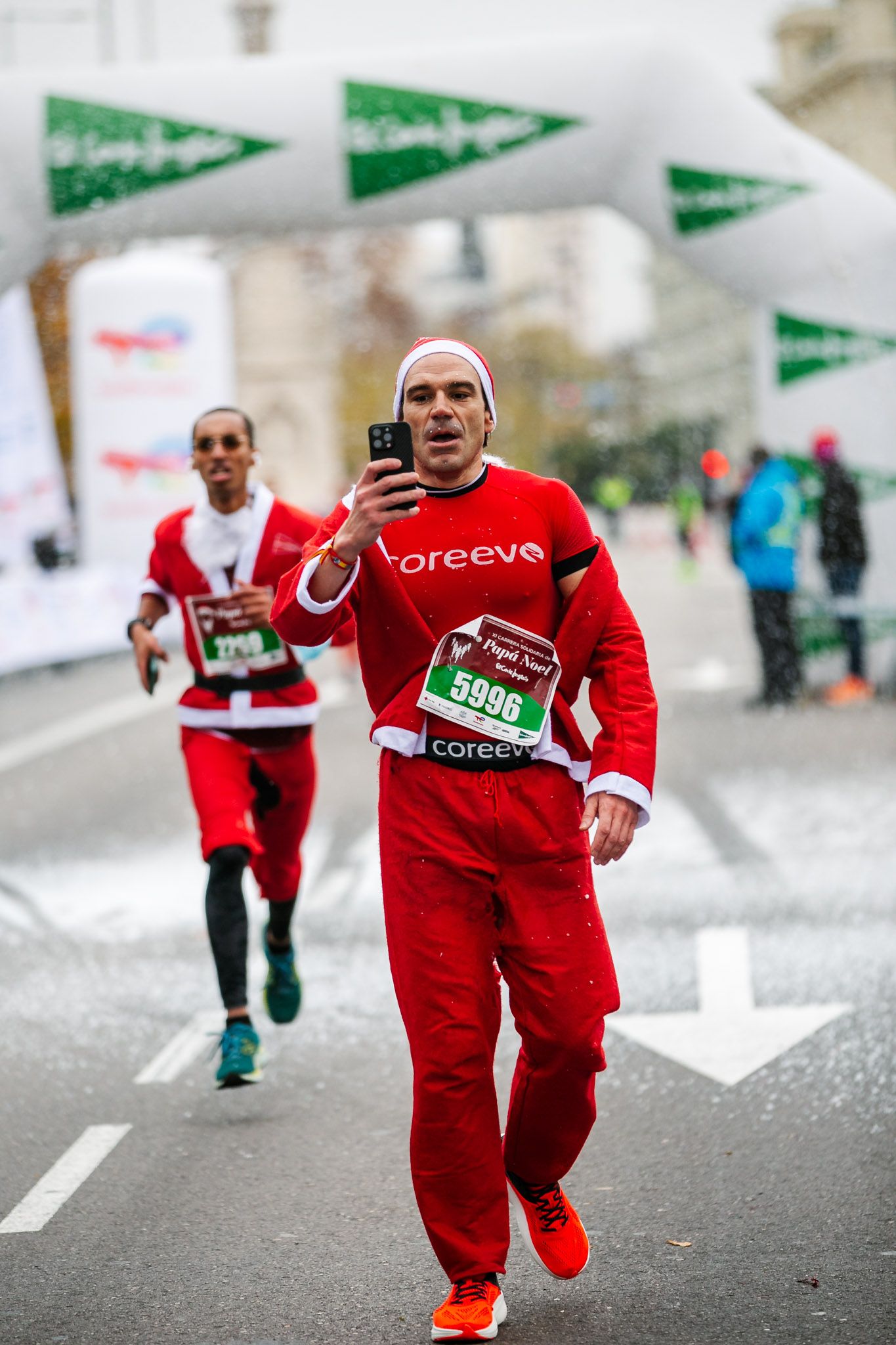 Las mejores fotos de meta de la Carrera de Papá Noel El Corte Inglés 2022