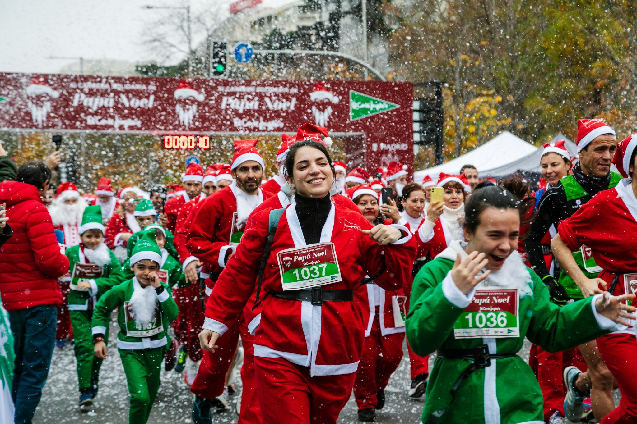 Las mejores fotos de la salida de la Carrera de Papá Noel El Corte Inglés 2022.