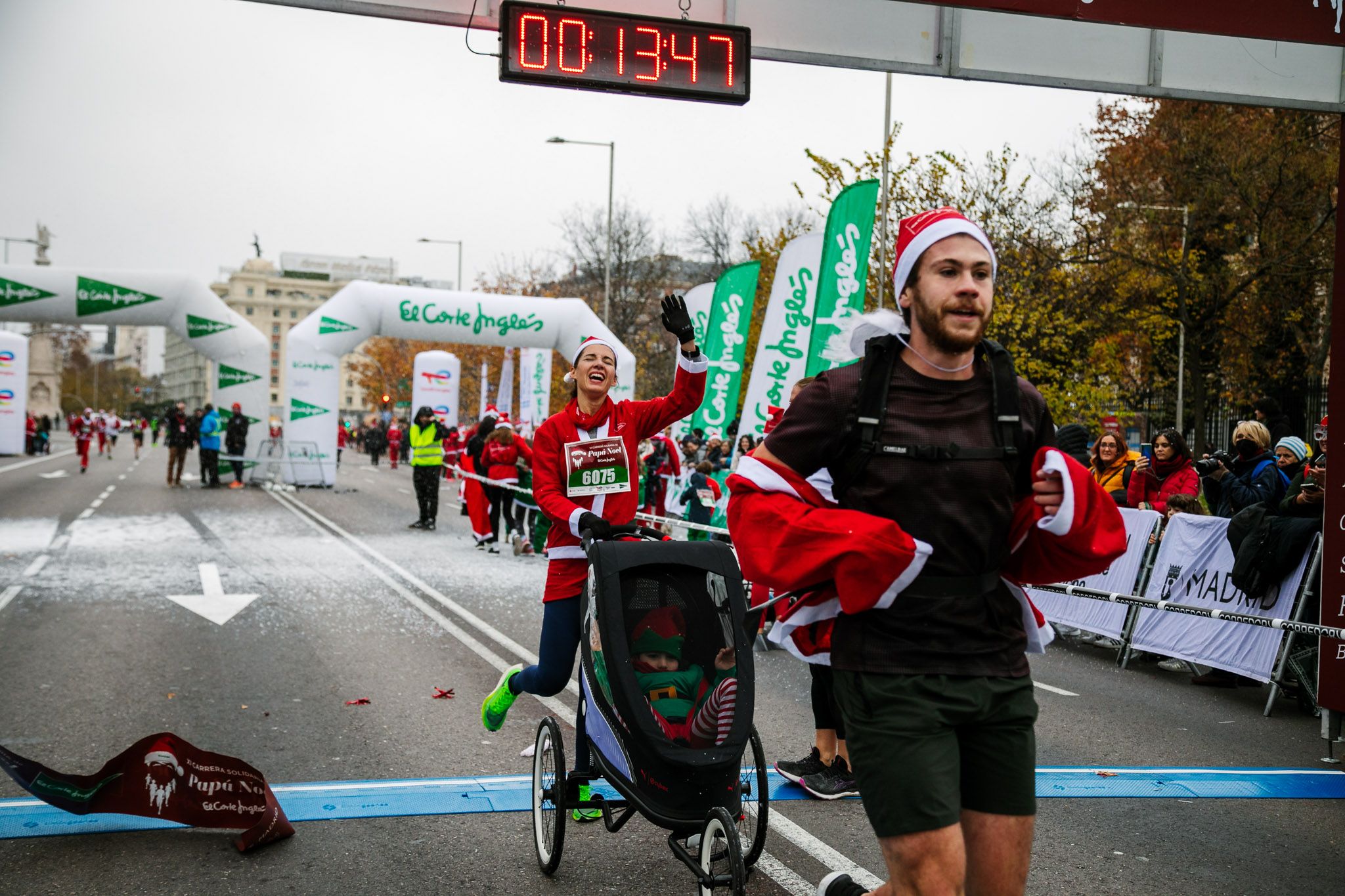 Las mejores fotos de meta de la Carrera de Papá Noel El Corte Inglés 2022