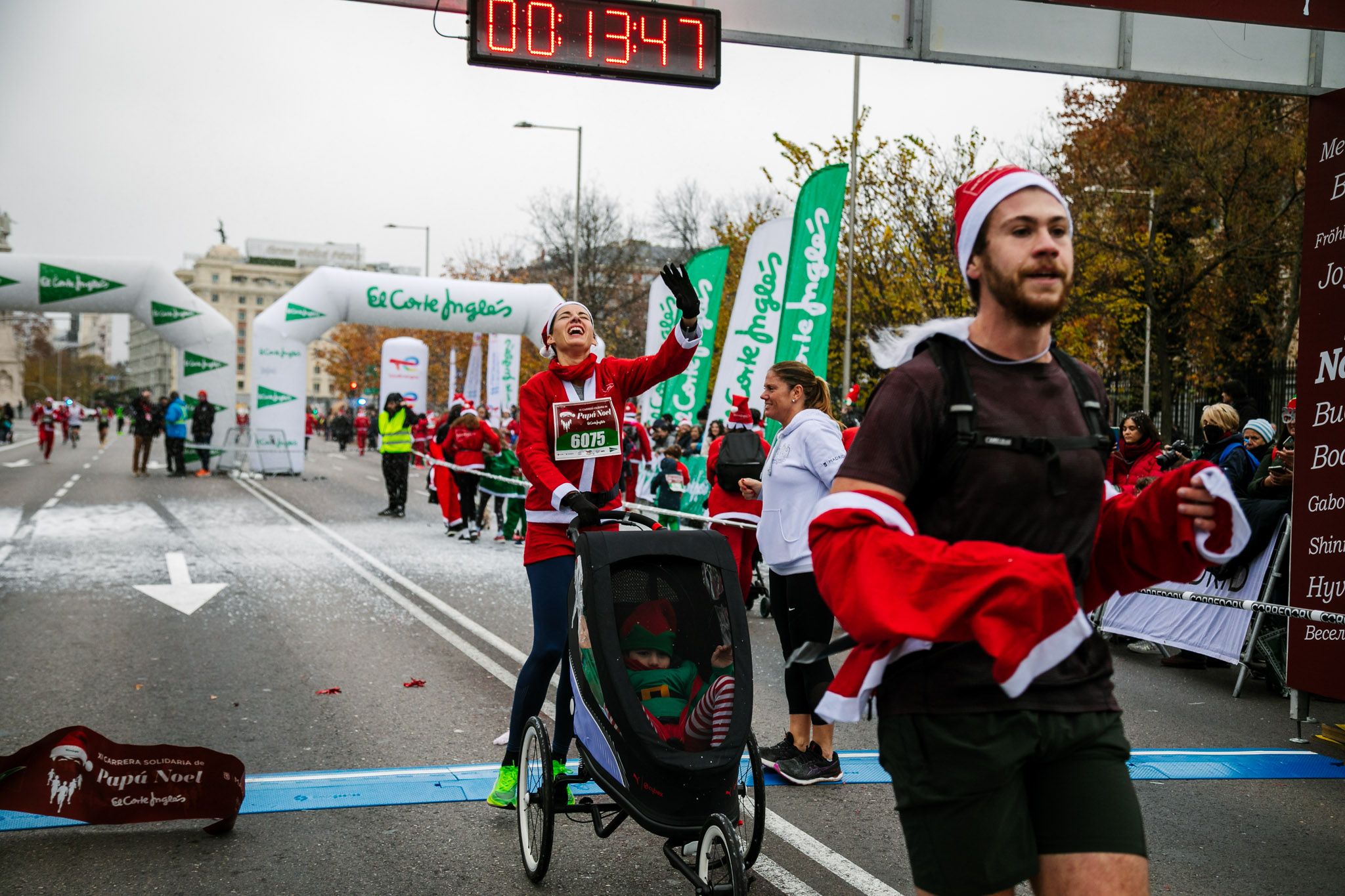 Las mejores fotos de meta de la Carrera de Papá Noel El Corte Inglés 2022