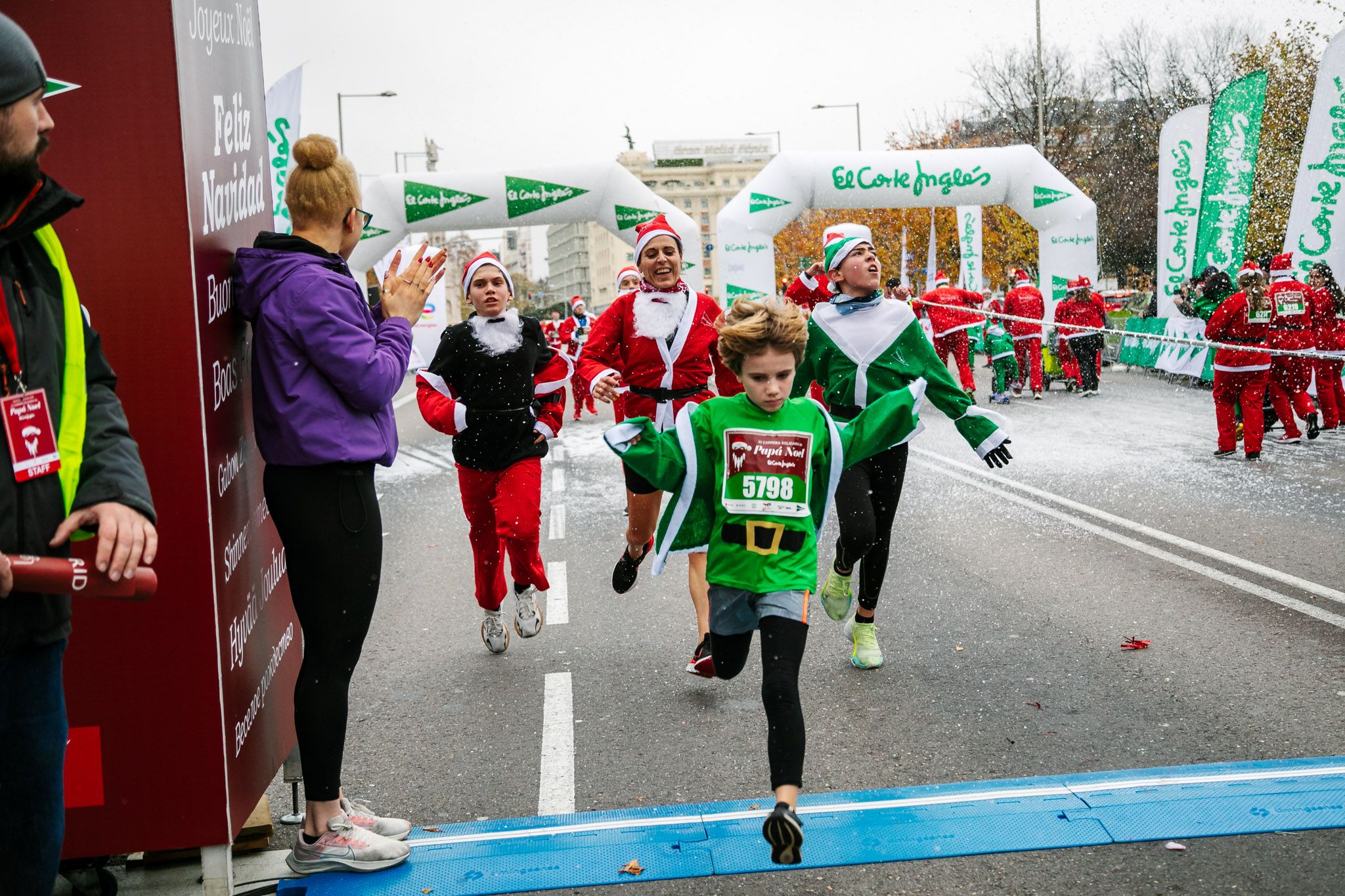 Las mejores fotos de meta de la Carrera de Papá Noel El Corte Inglés 2022