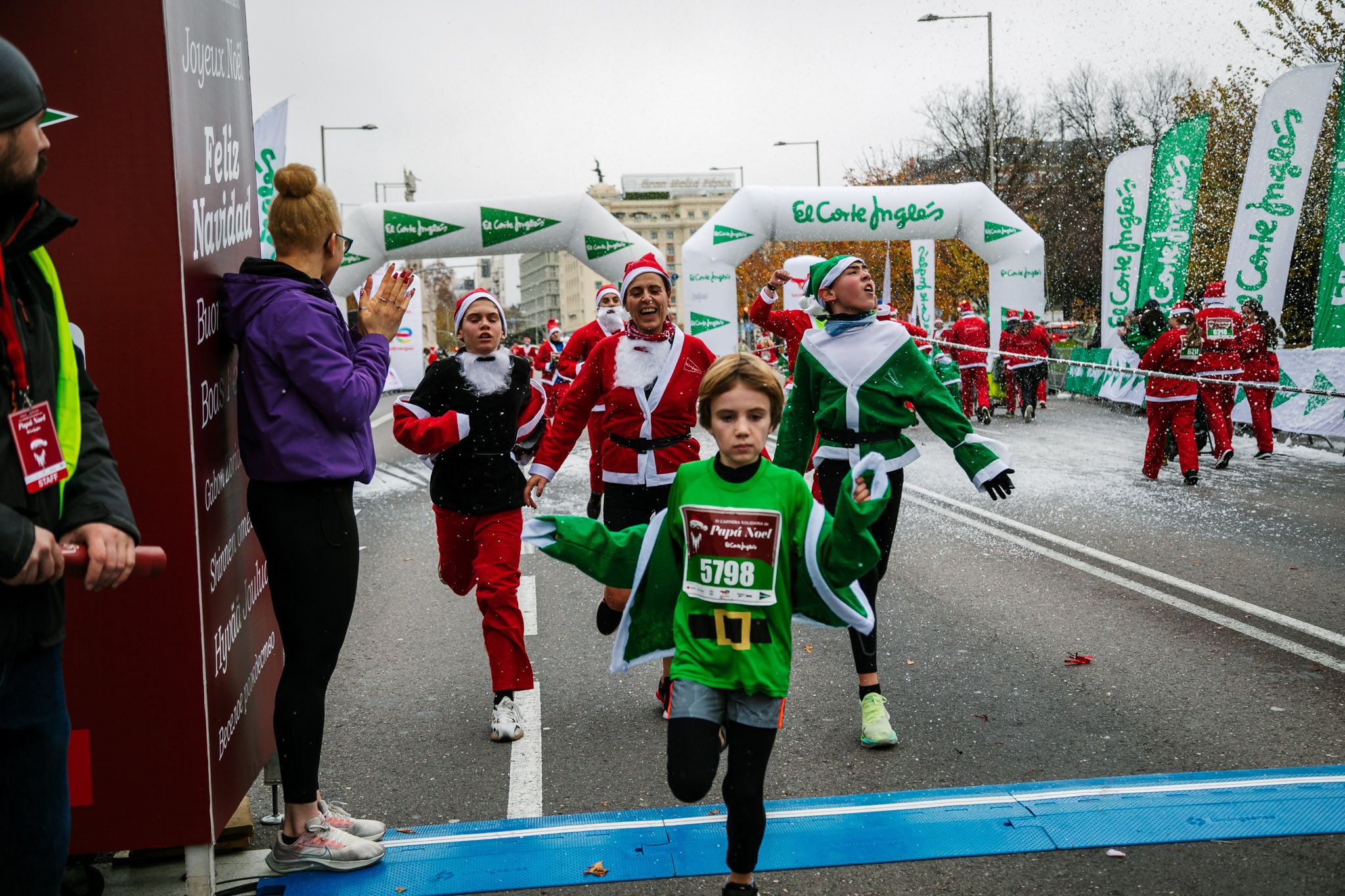 Las mejores fotos de meta de la Carrera de Papá Noel El Corte Inglés 2022