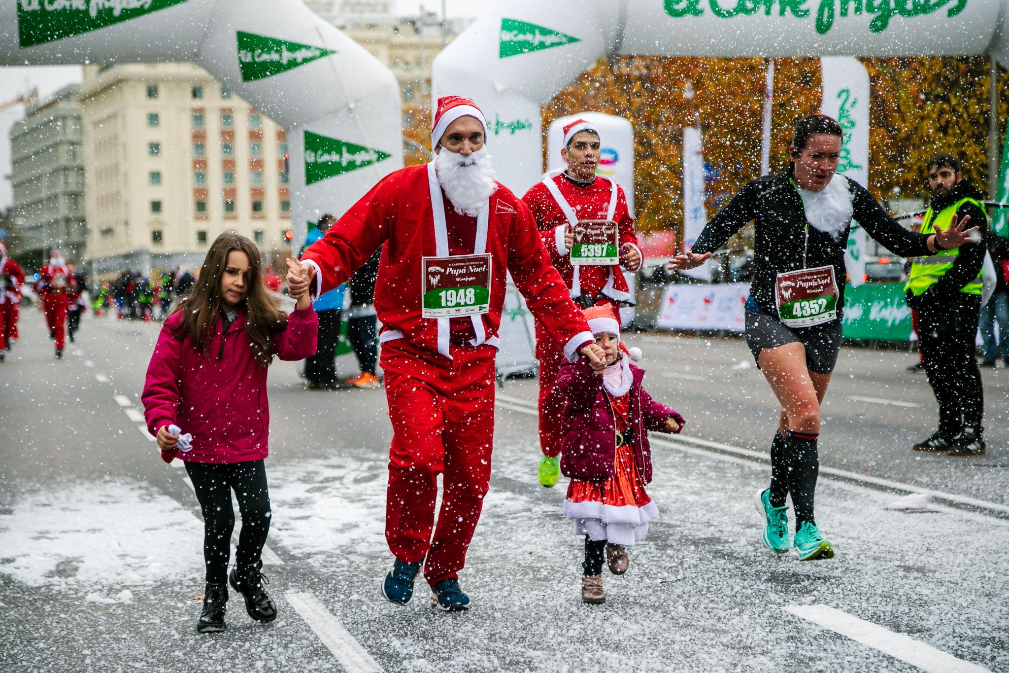 Las mejores fotos de meta de la Carrera de Papá Noel El Corte Inglés 2022