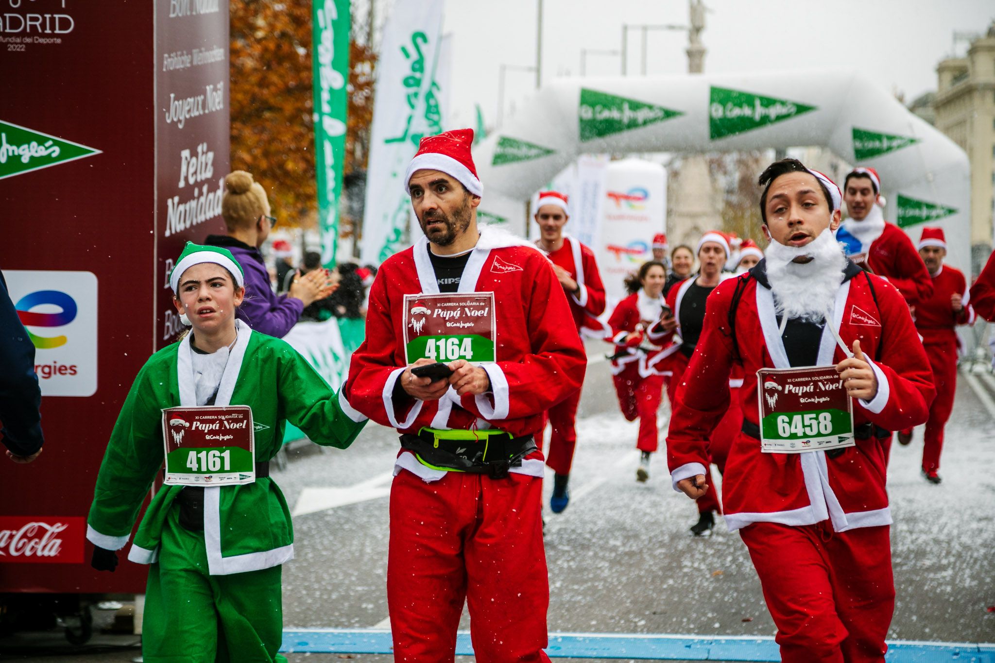 Las mejores fotos de meta de la Carrera de Papá Noel El Corte Inglés 2022