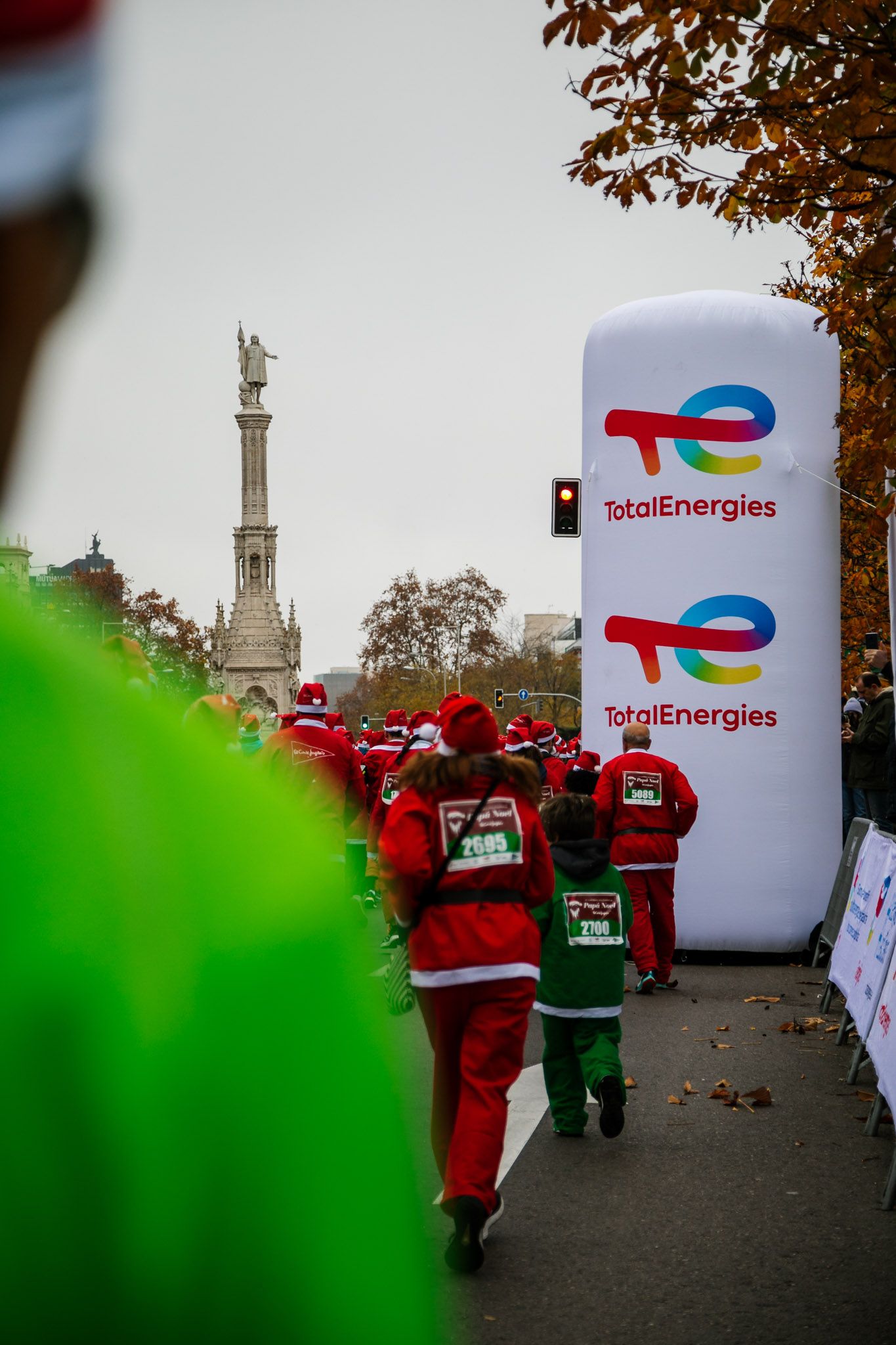 Las mejores fotos de la salida de la Carrera de Papá Noel El Corte Inglés 2022.