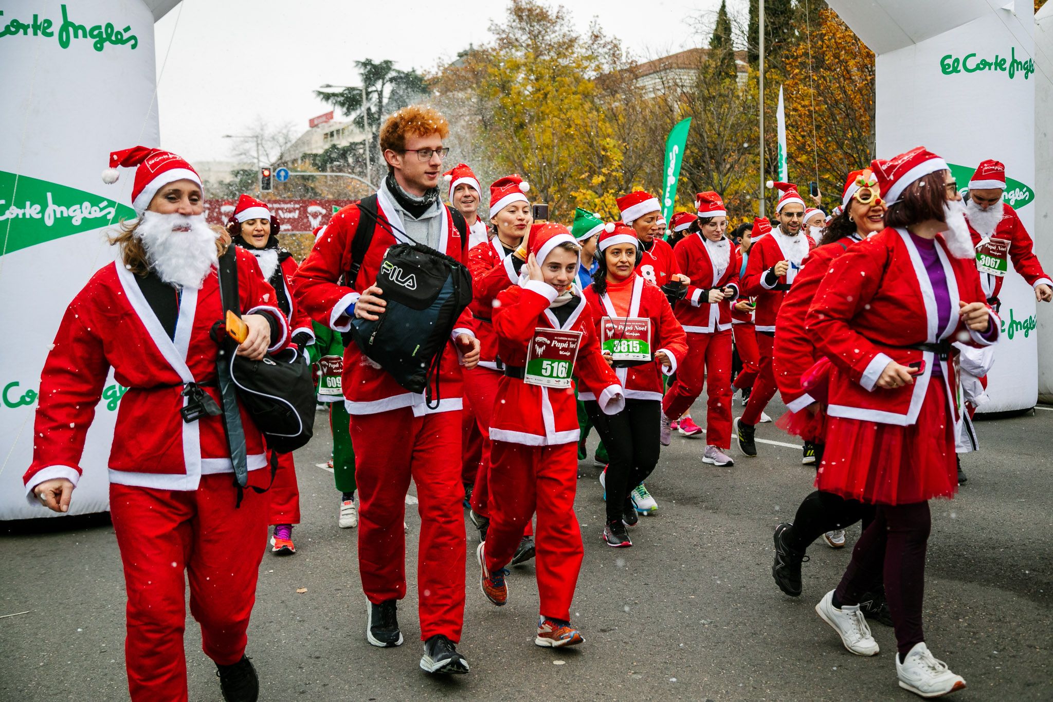 Las mejores fotos de la salida de la Carrera de Papá Noel El Corte Inglés 2022.
