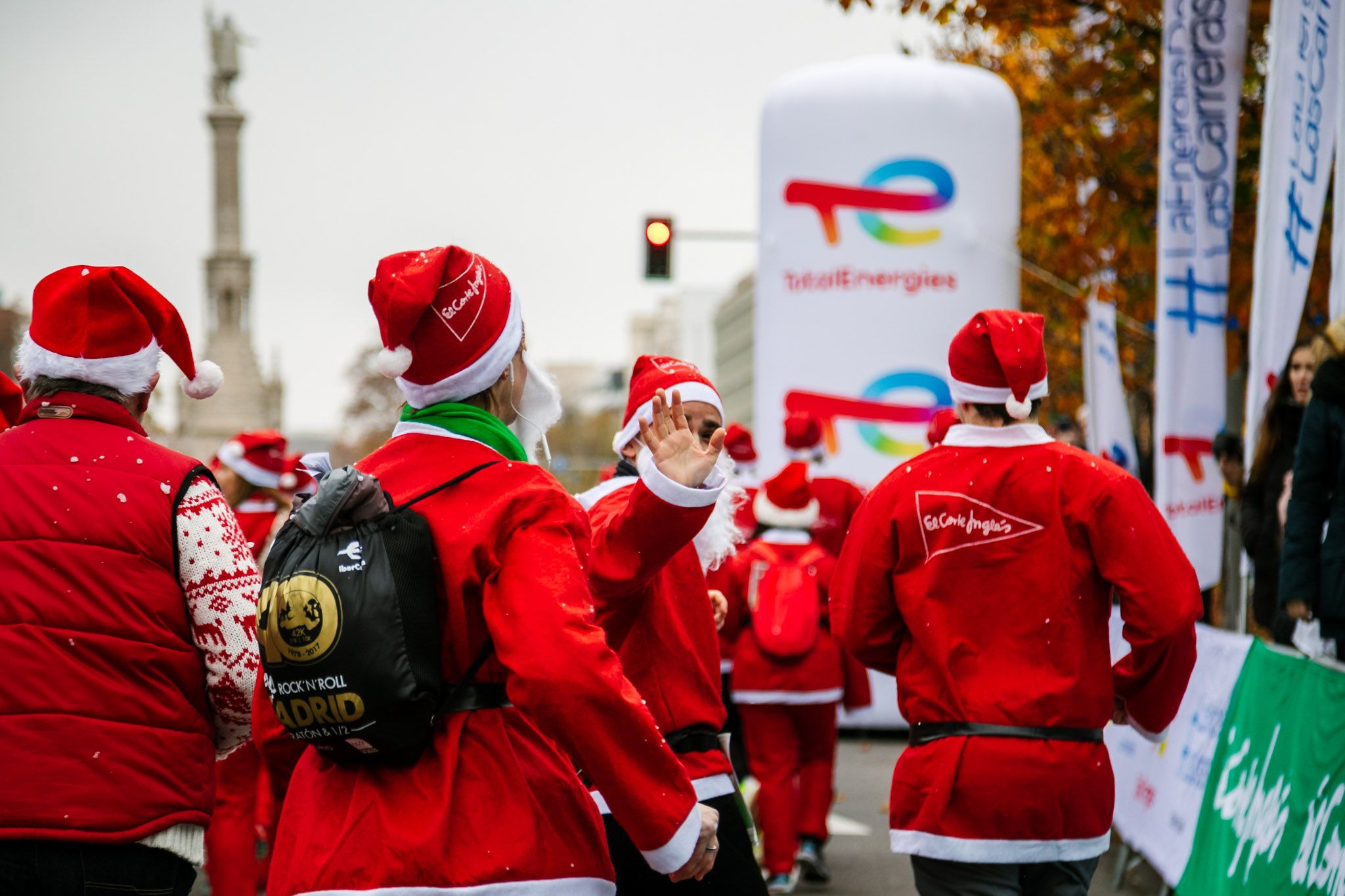 Las mejores fotos de la salida de la Carrera de Papá Noel El Corte Inglés 2022.