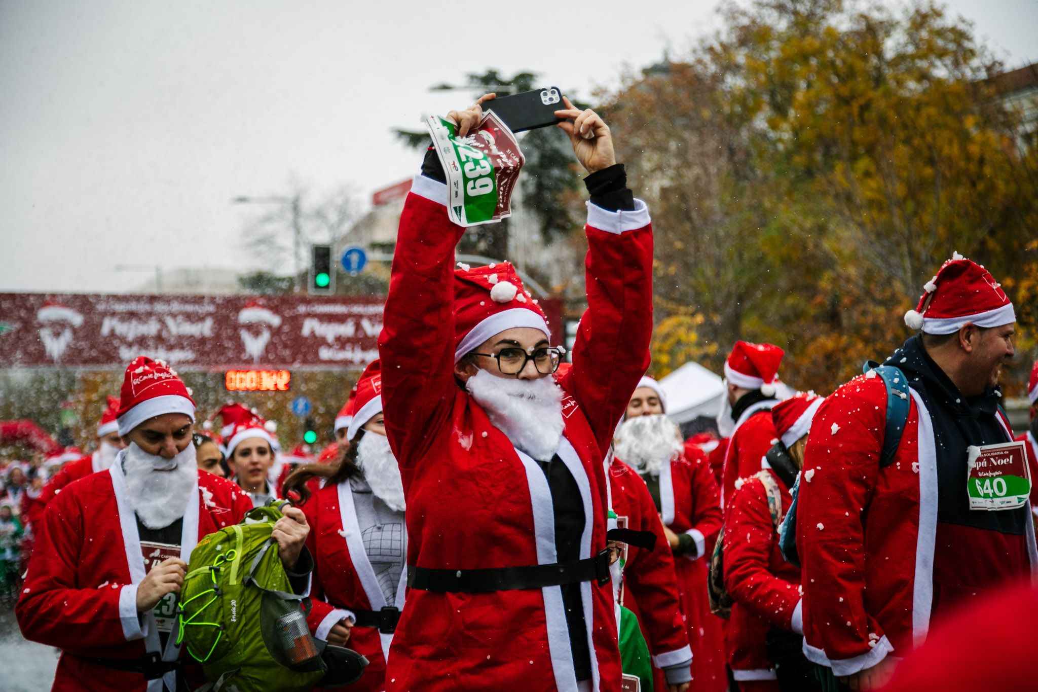 Las mejores fotos de la salida de la Carrera de Papá Noel El Corte Inglés 2022.
