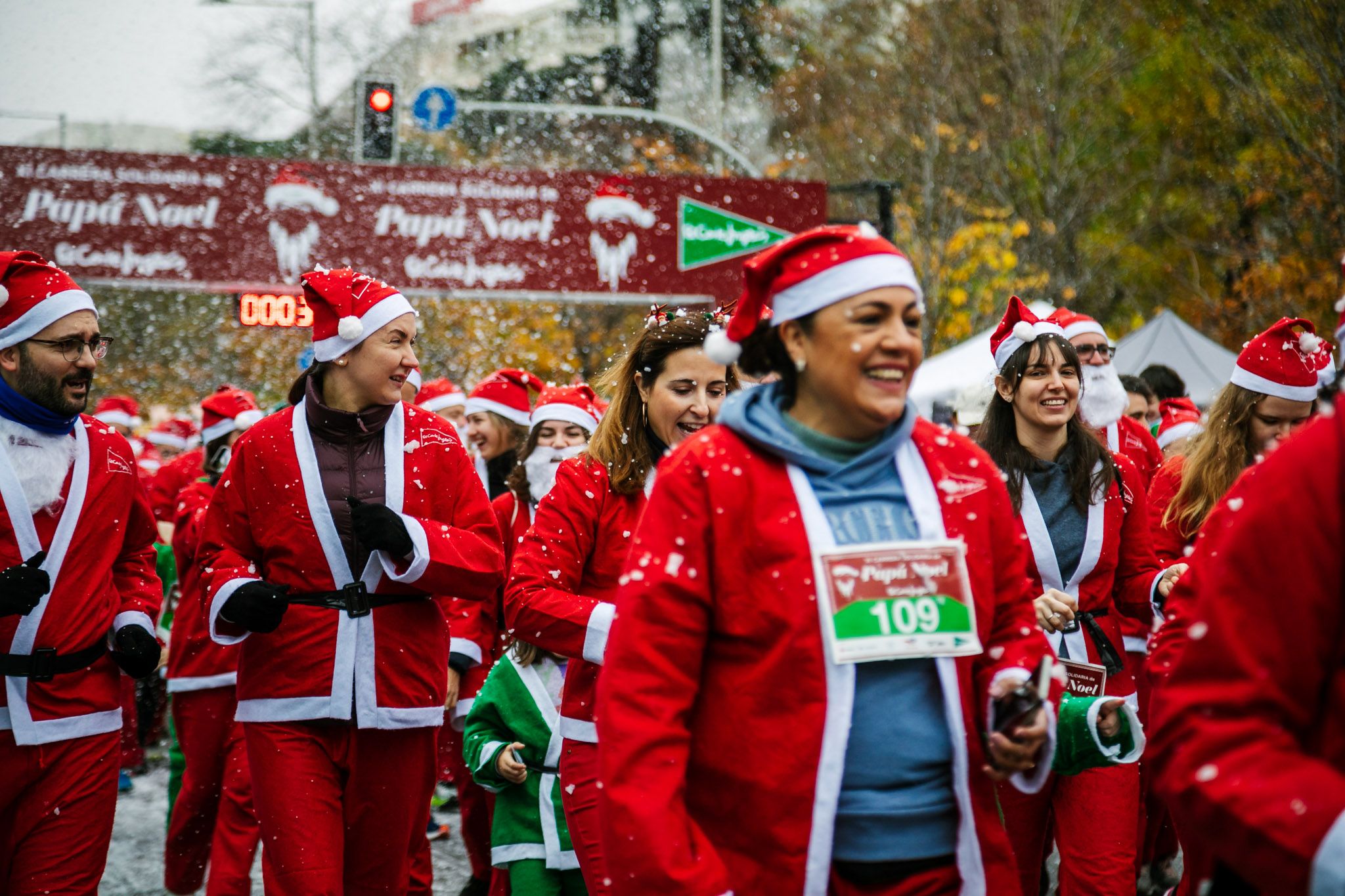 Las mejores fotos de la salida de la Carrera de Papá Noel El Corte Inglés 2022.
