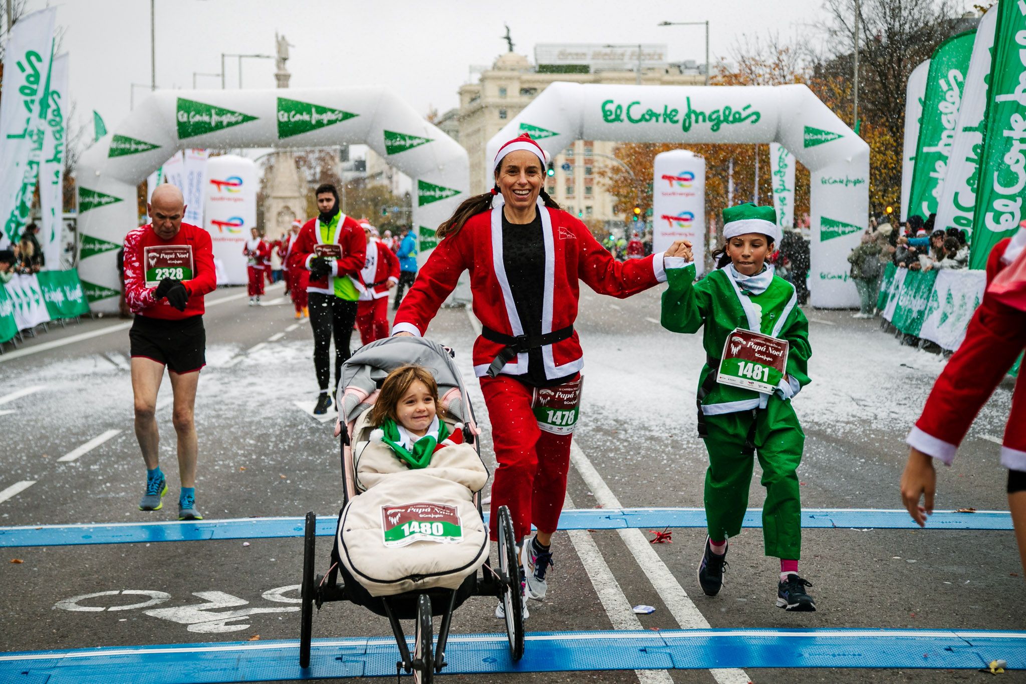 Las mejores fotos de meta de la Carrera de Papá Noel El Corte Inglés 2022
