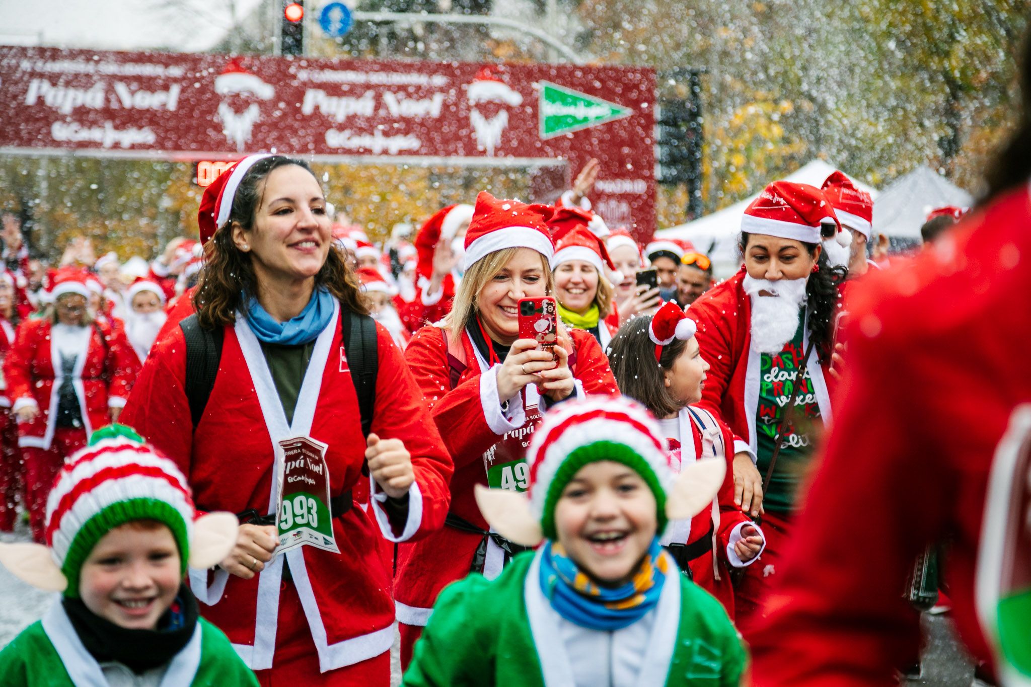 Las mejores fotos de la salida de la Carrera de Papá Noel El Corte Inglés 2022.
