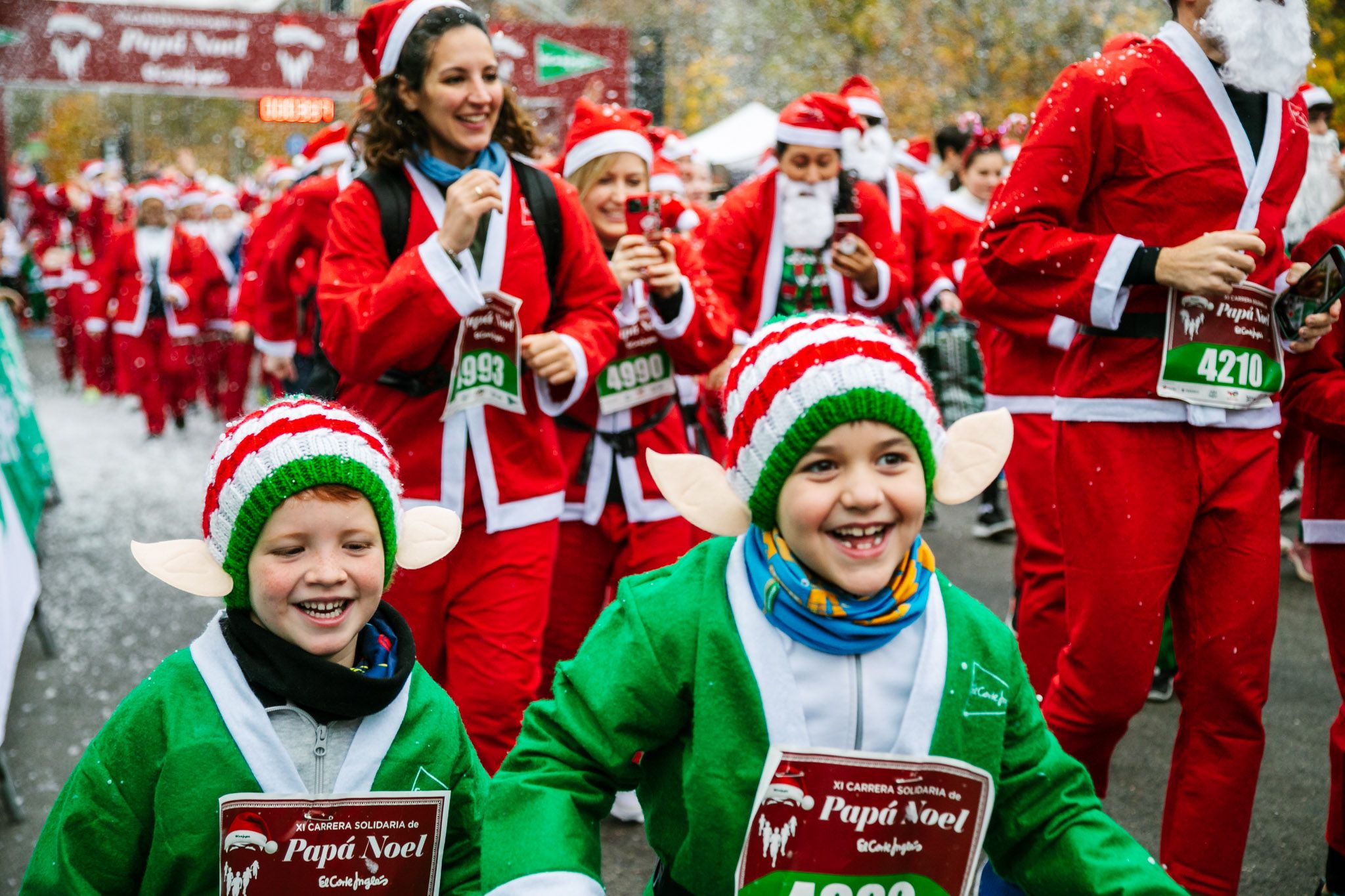 Las mejores fotos de la salida de la Carrera de Papá Noel El Corte Inglés 2022.