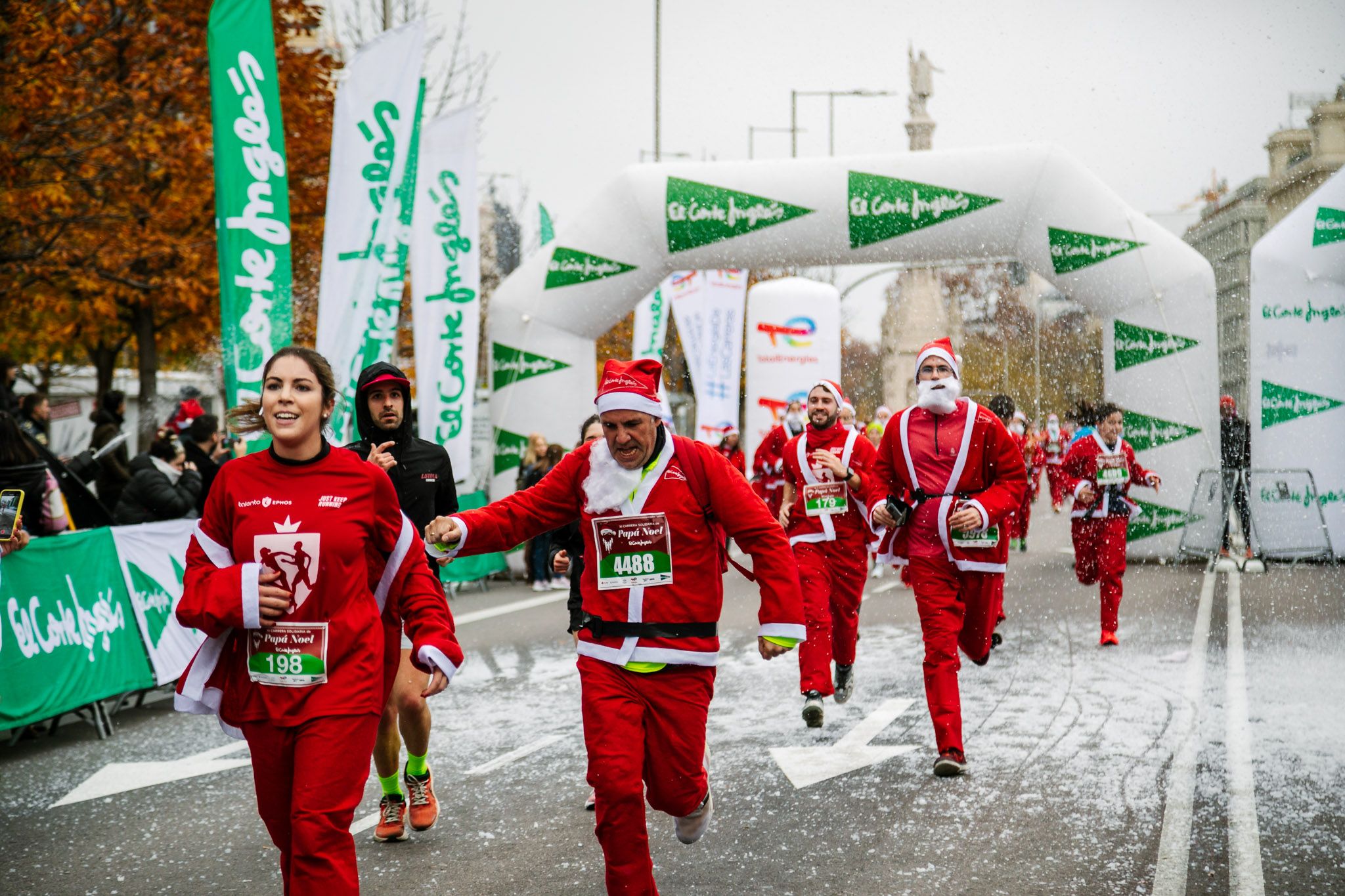 Las mejores fotos de meta de la Carrera de Papá Noel El Corte Inglés 2022