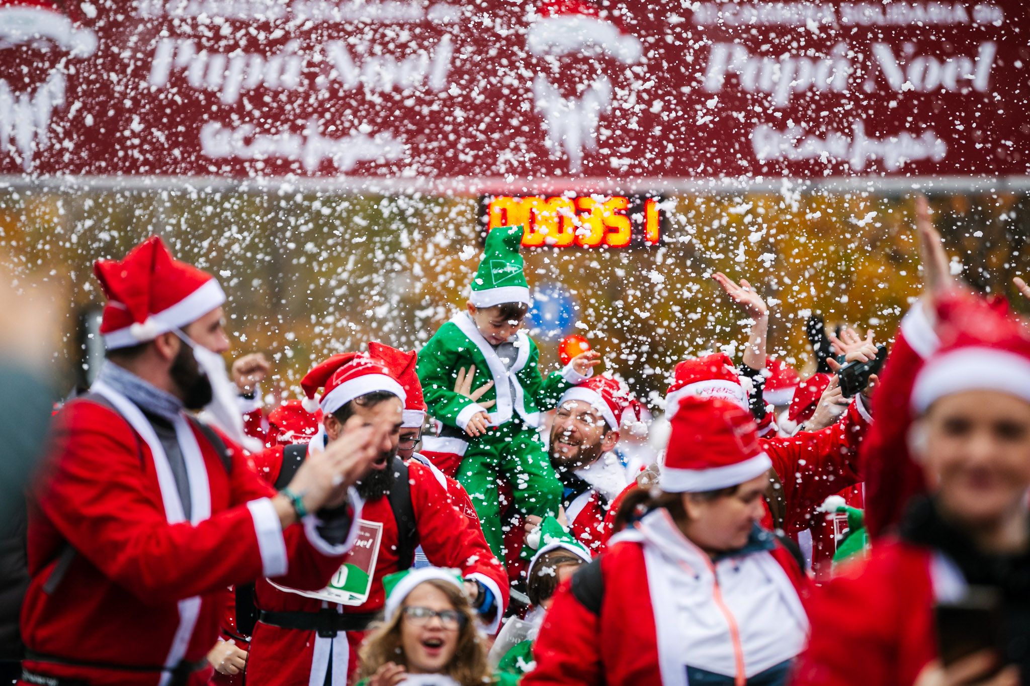 Las mejores fotos de la salida de la Carrera de Papá Noel El Corte Inglés 2022.