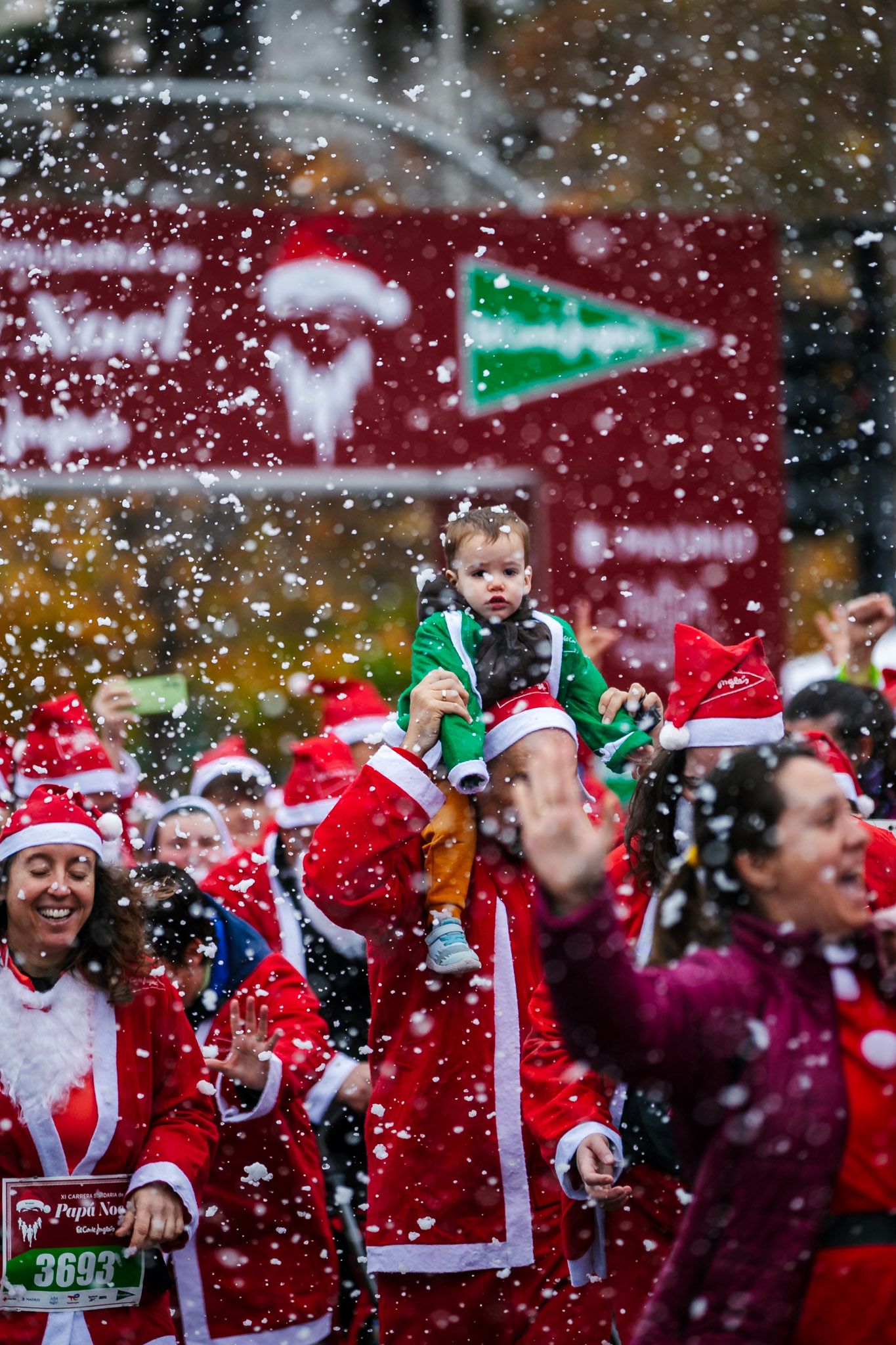 Las mejores fotos de la salida de la Carrera de Papá Noel El Corte Inglés 2022.