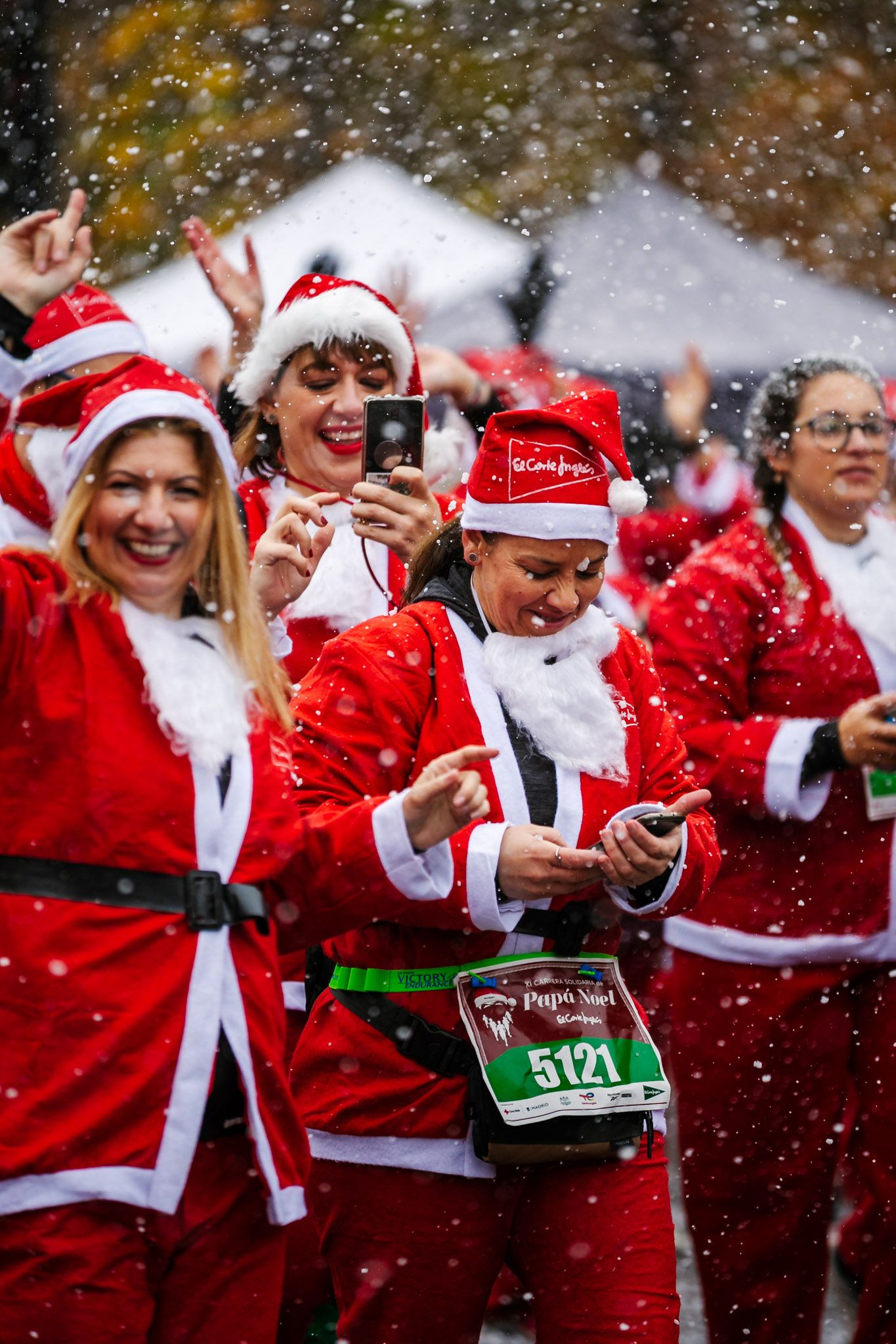 Las mejores fotos de la salida de la Carrera de Papá Noel El Corte Inglés 2022.