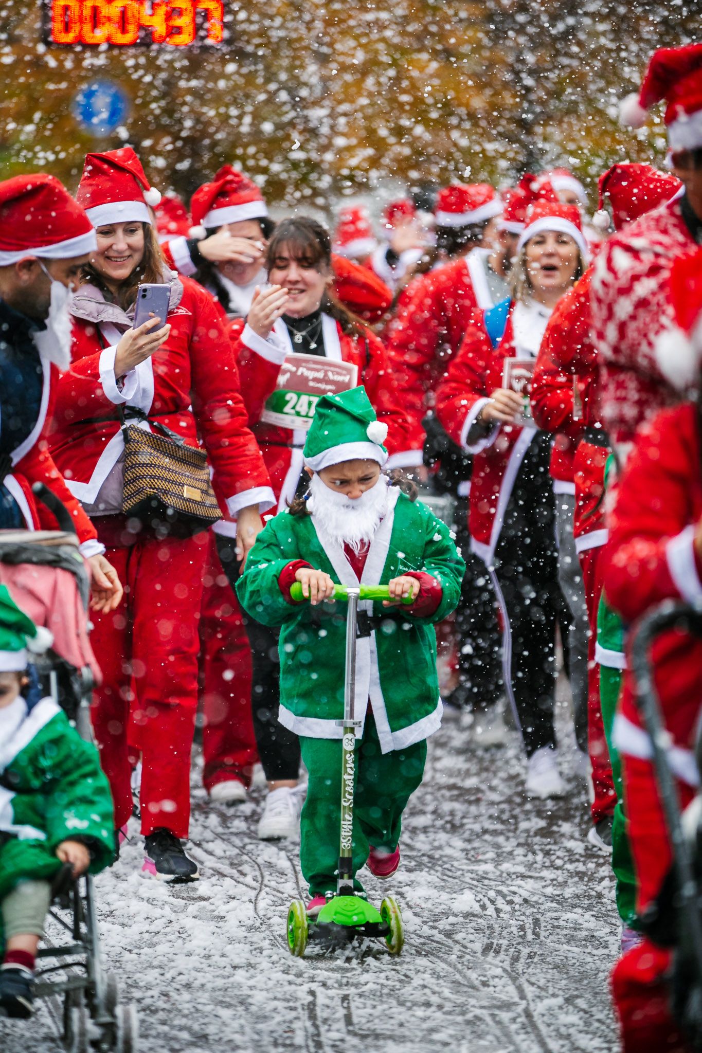 Las mejores fotos de la salida de la Carrera de Papá Noel El Corte Inglés 2022.