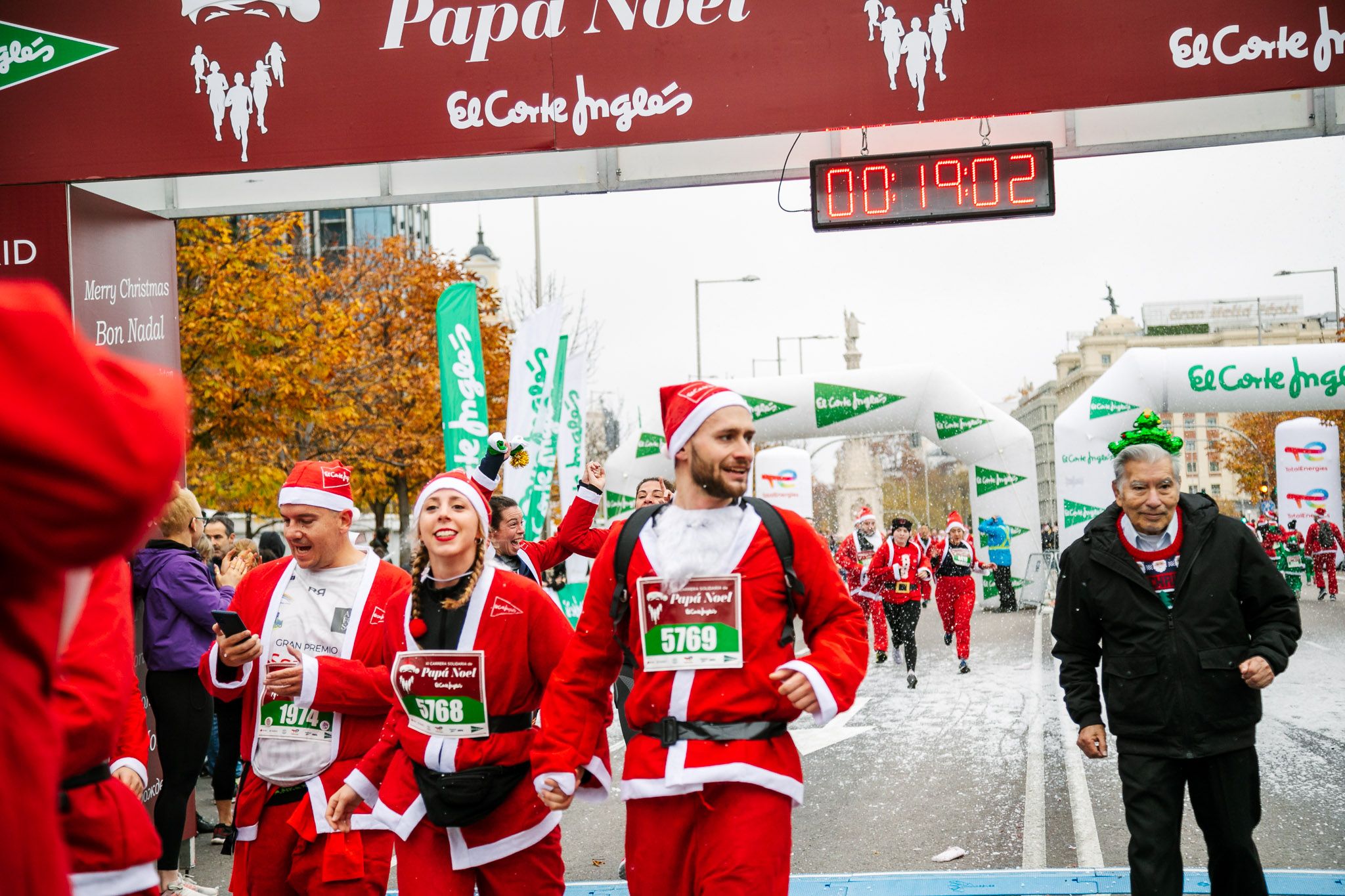Las mejores fotos de meta de la Carrera de Papá Noel El Corte Inglés 2022