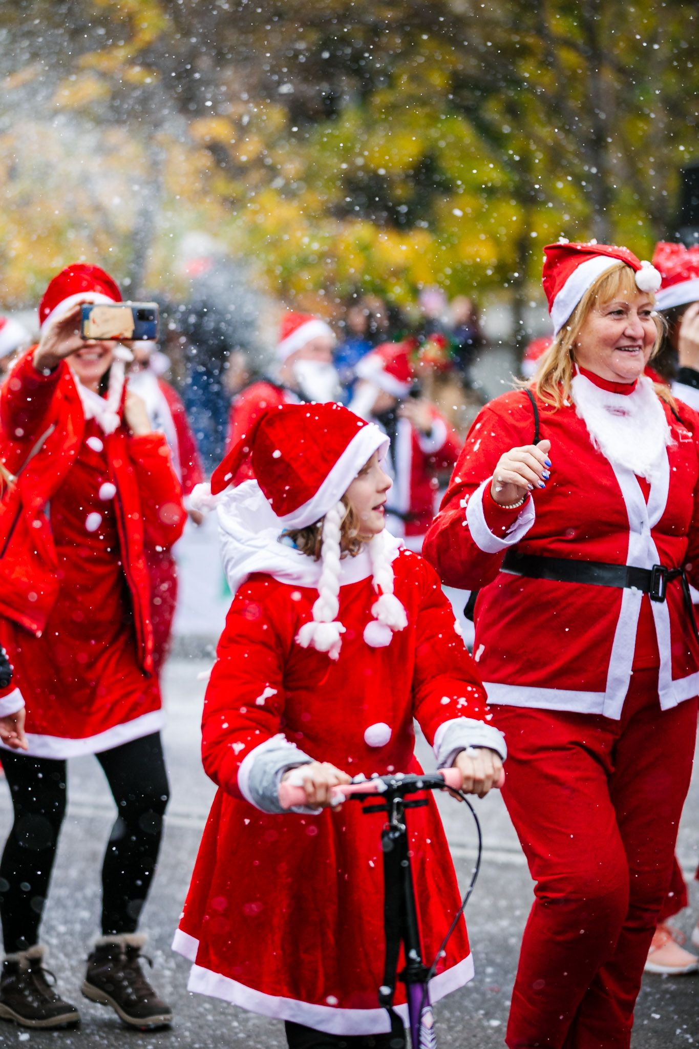 Las mejores fotos de la salida de la Carrera de Papá Noel El Corte Inglés 2022.
