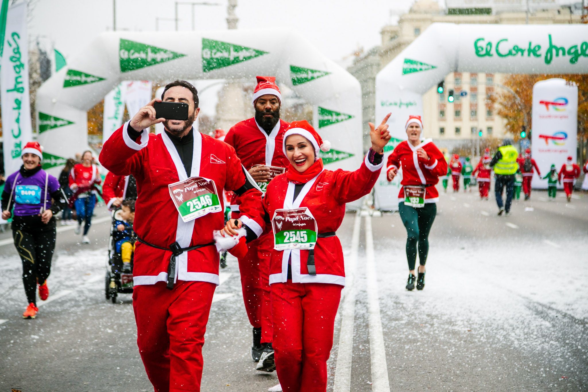 Las mejores fotos de meta de la Carrera de Papá Noel El Corte Inglés 2022
