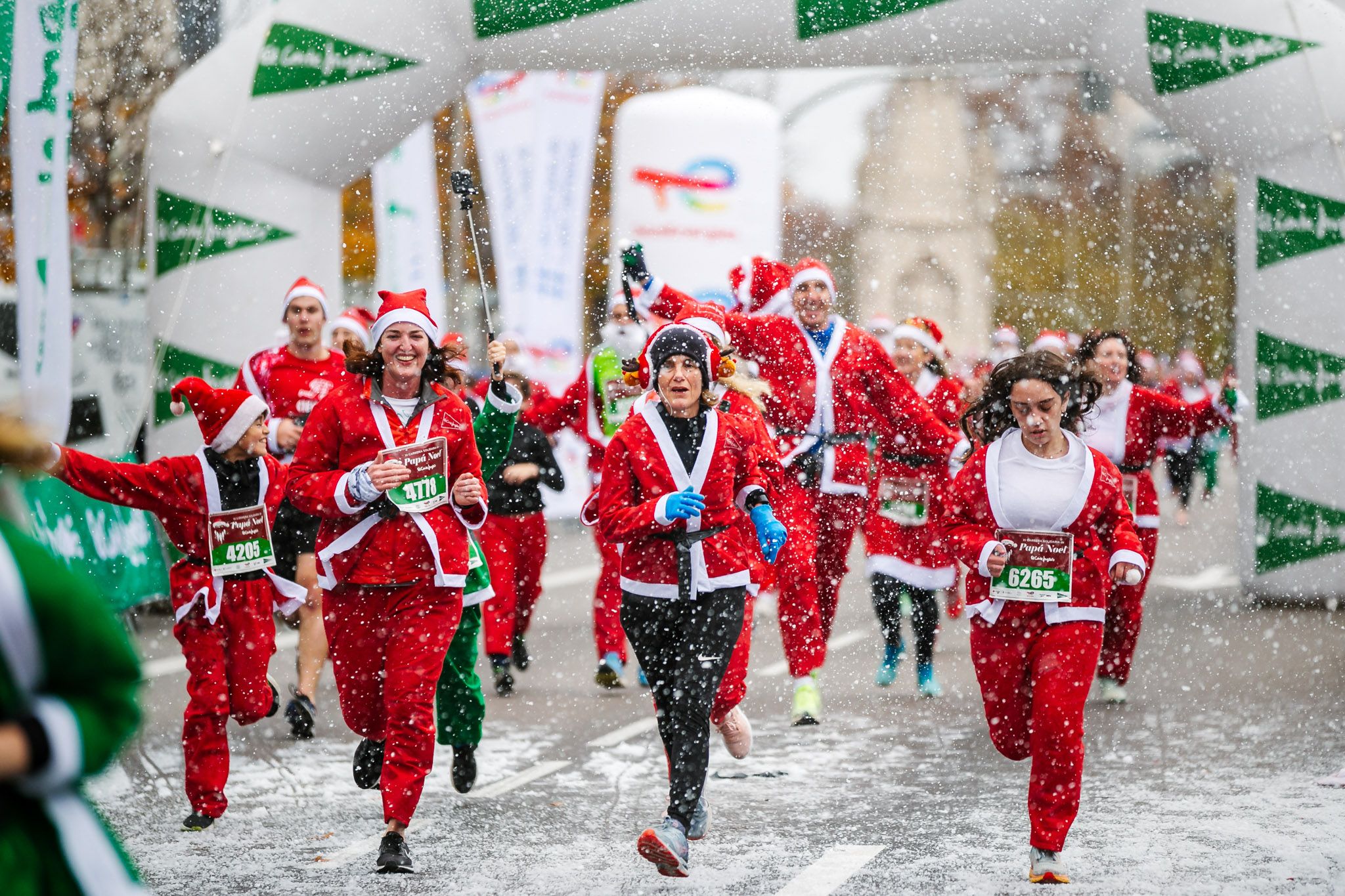 Las mejores fotos de meta de la Carrera de Papá Noel El Corte Inglés 2022