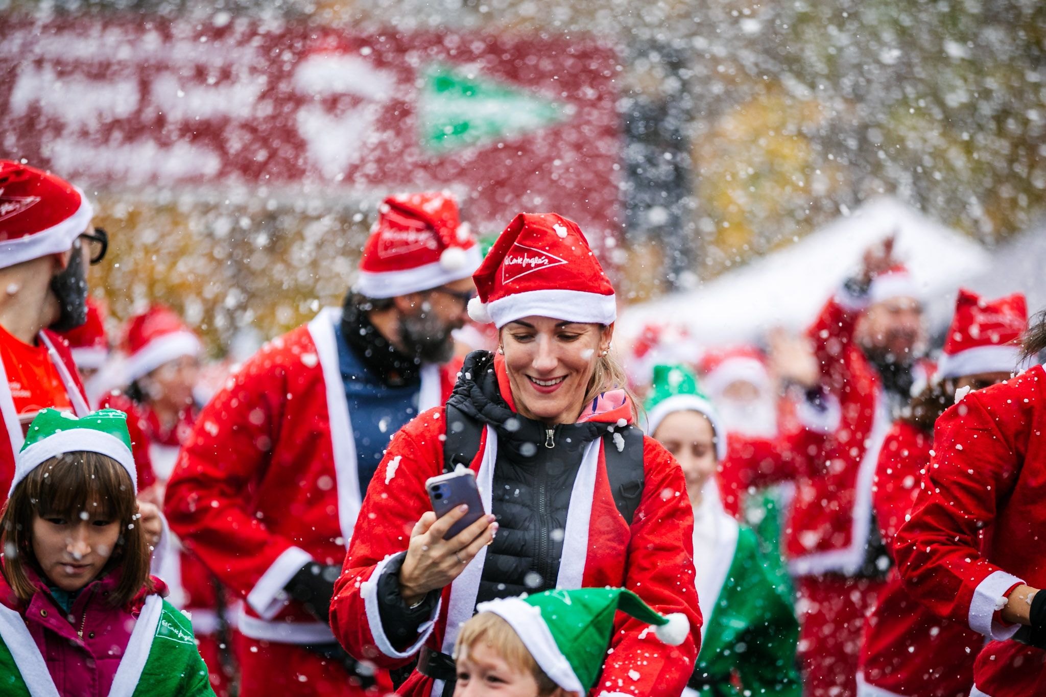 Las mejores fotos de la salida de la Carrera de Papá Noel El Corte Inglés 2022.