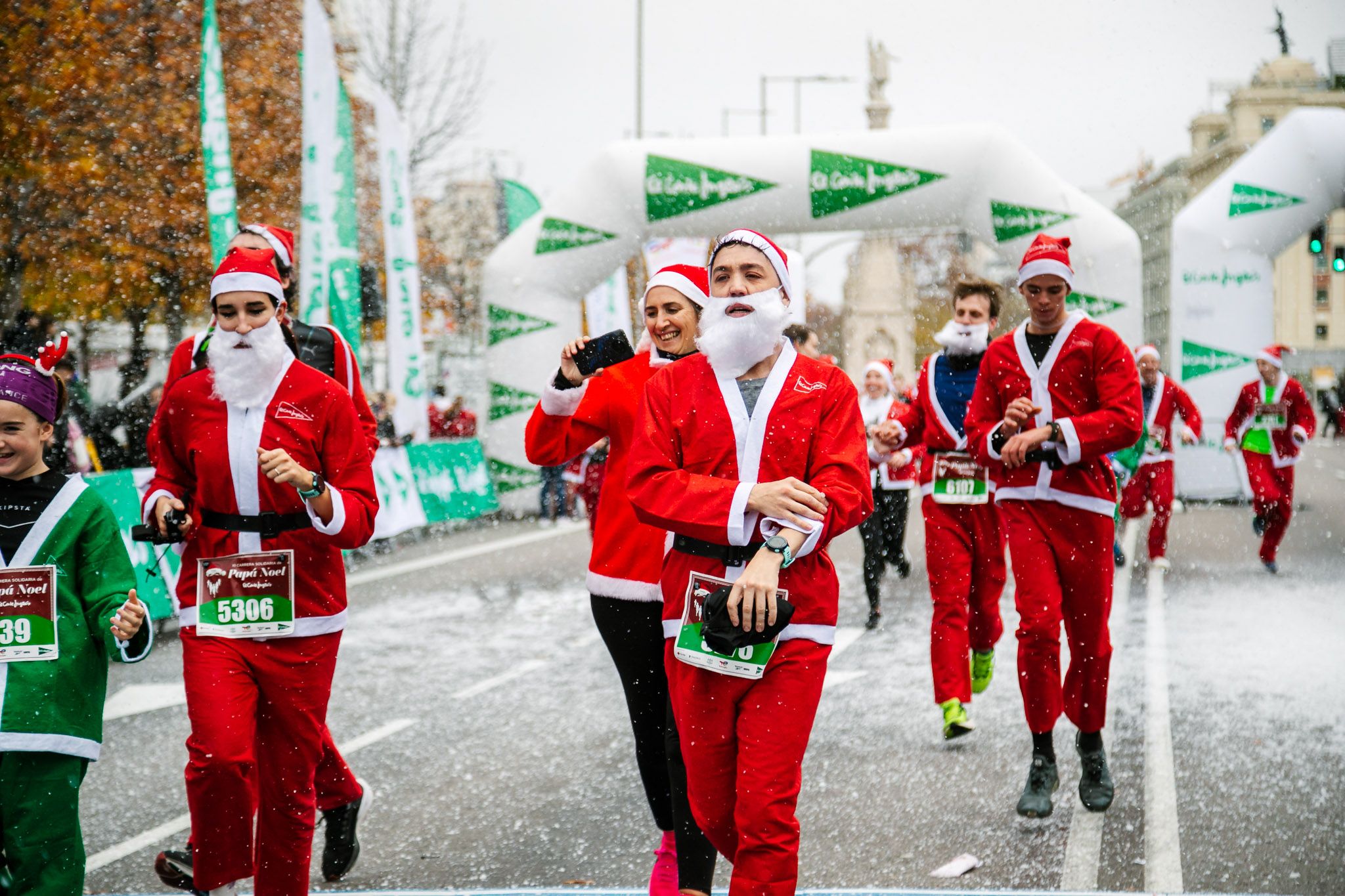 Las mejores fotos de meta de la Carrera de Papá Noel El Corte Inglés 2022
