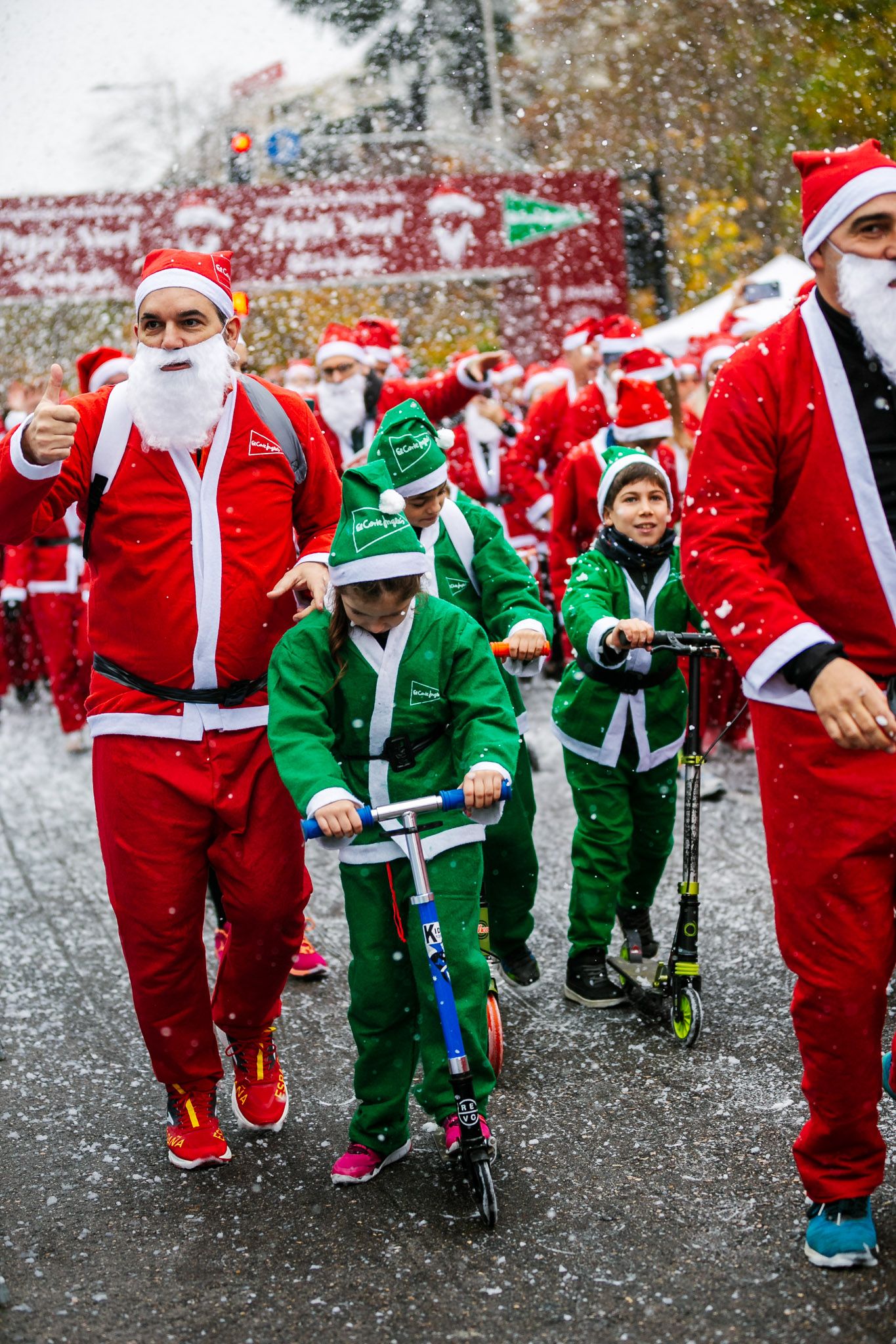 Las mejores fotos de la salida de la Carrera de Papá Noel El Corte Inglés 2022.