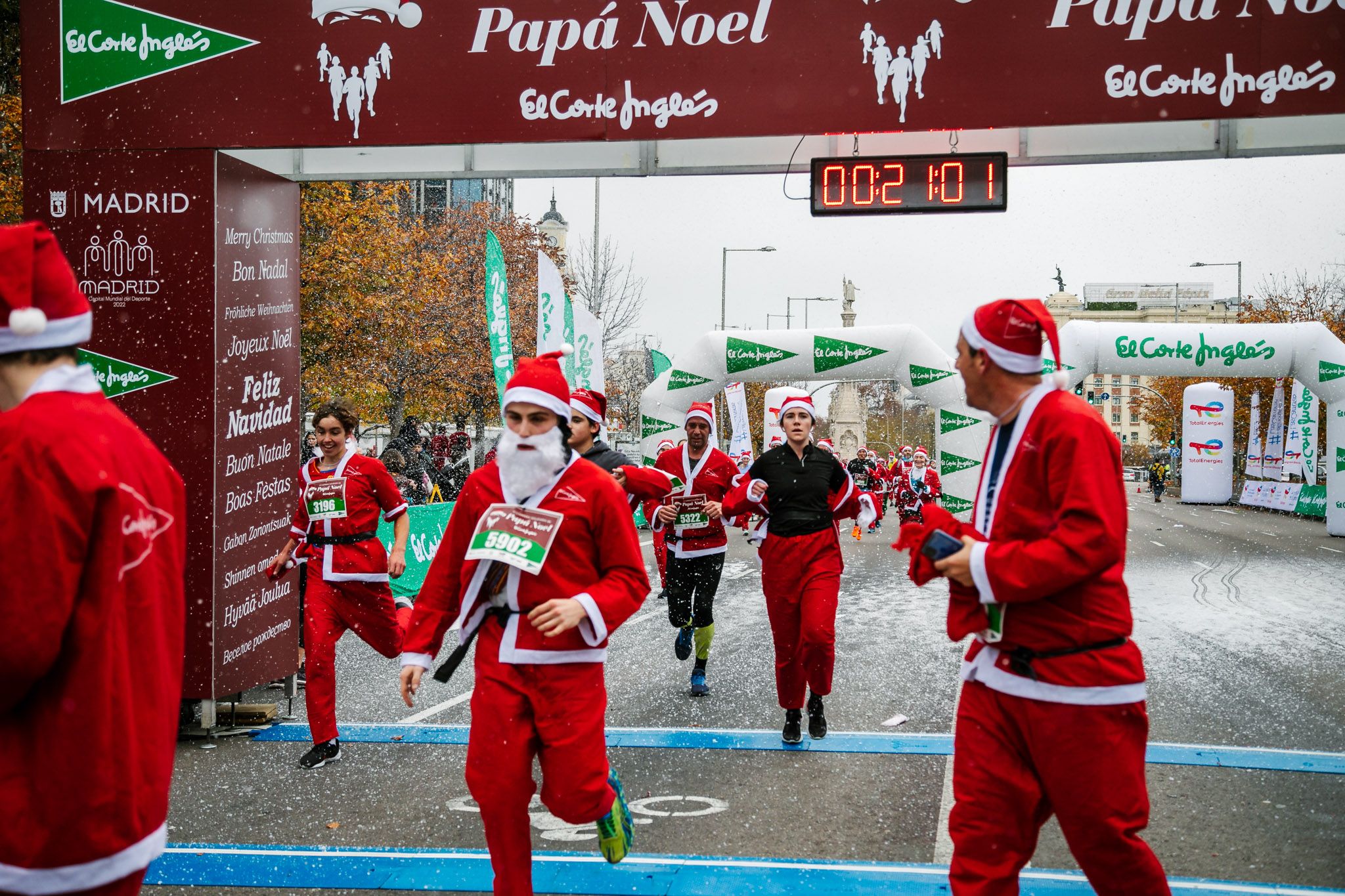 Las mejores fotos de meta de la Carrera de Papá Noel El Corte Inglés 2022