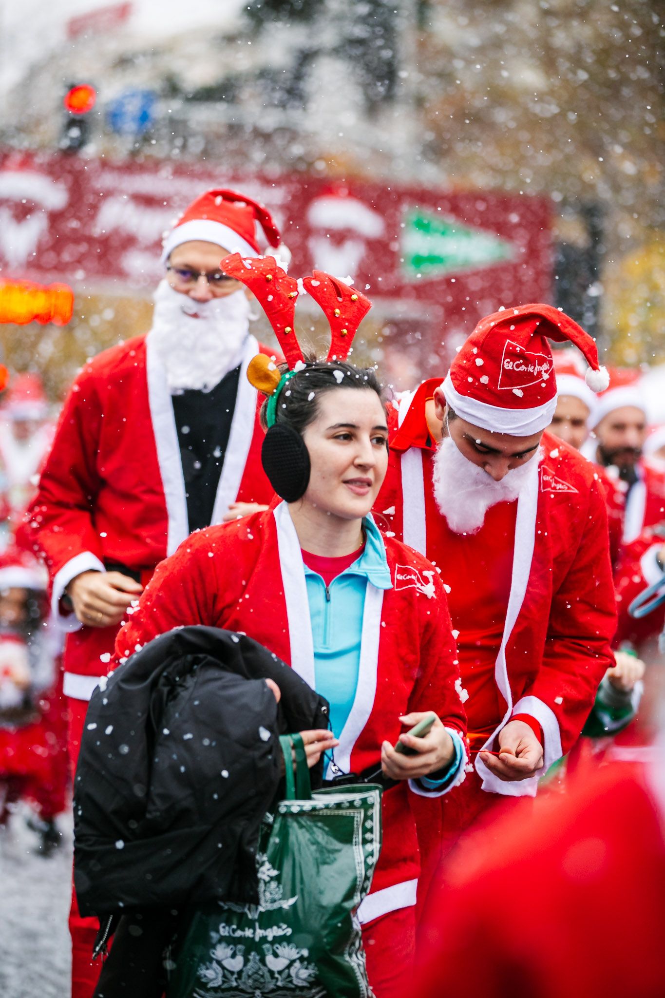 Las mejores fotos de la salida de la Carrera de Papá Noel El Corte Inglés 2022.