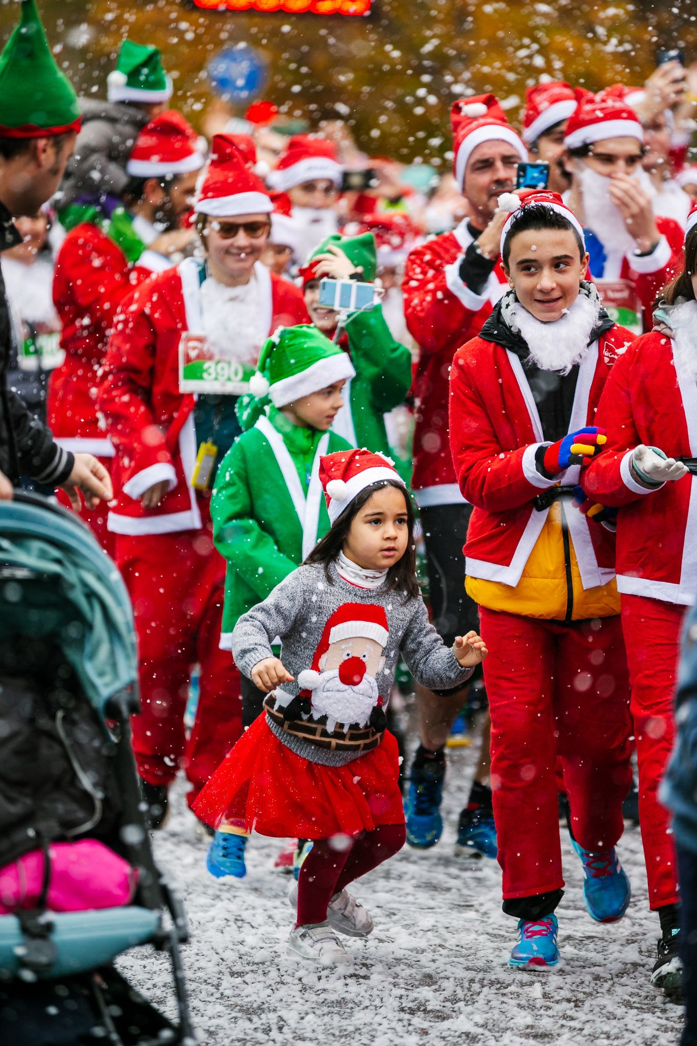 Las mejores fotos de la salida de la Carrera de Papá Noel El Corte Inglés 2022.