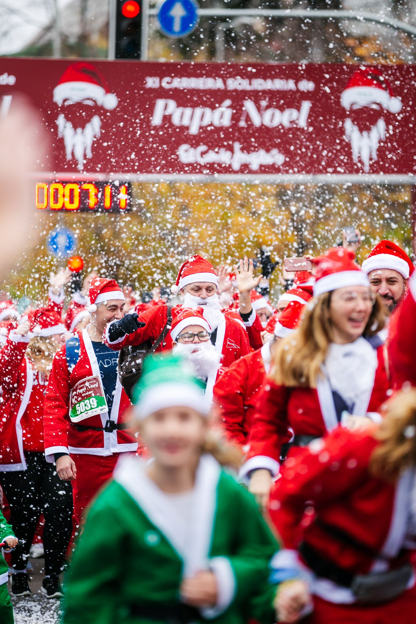 Las mejores fotos de la salida de la Carrera de Papá Noel El Corte Inglés 2022.