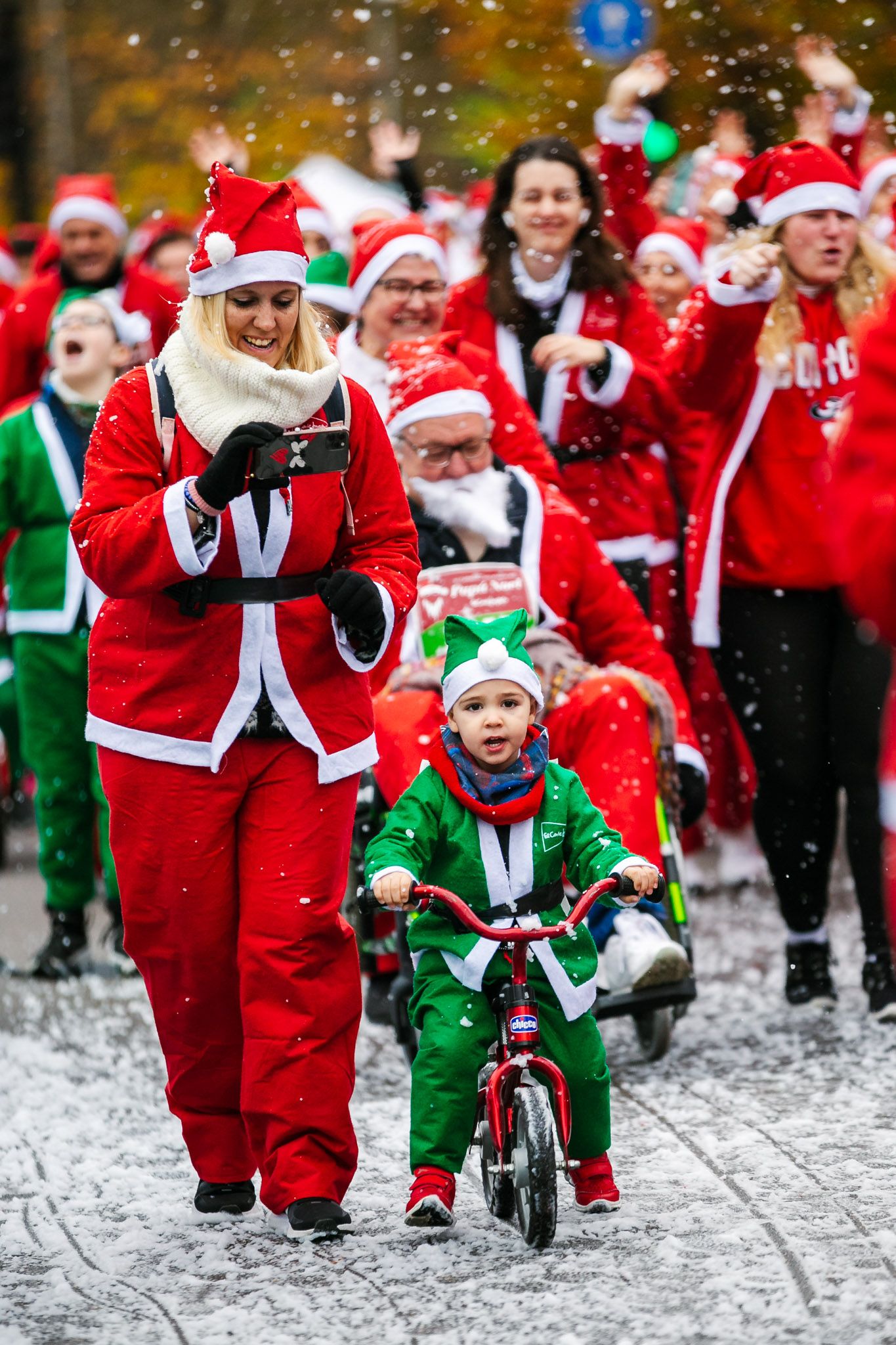 Las mejores fotos de la salida de la Carrera de Papá Noel El Corte Inglés 2022.