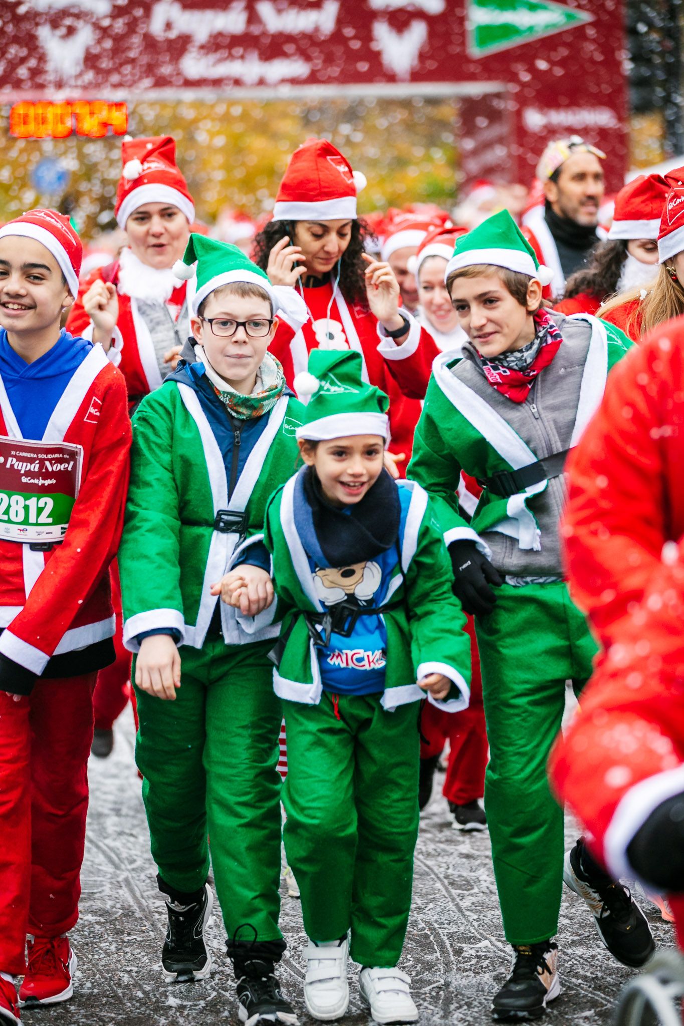 Las mejores fotos de la salida de la Carrera de Papá Noel El Corte Inglés 2022.