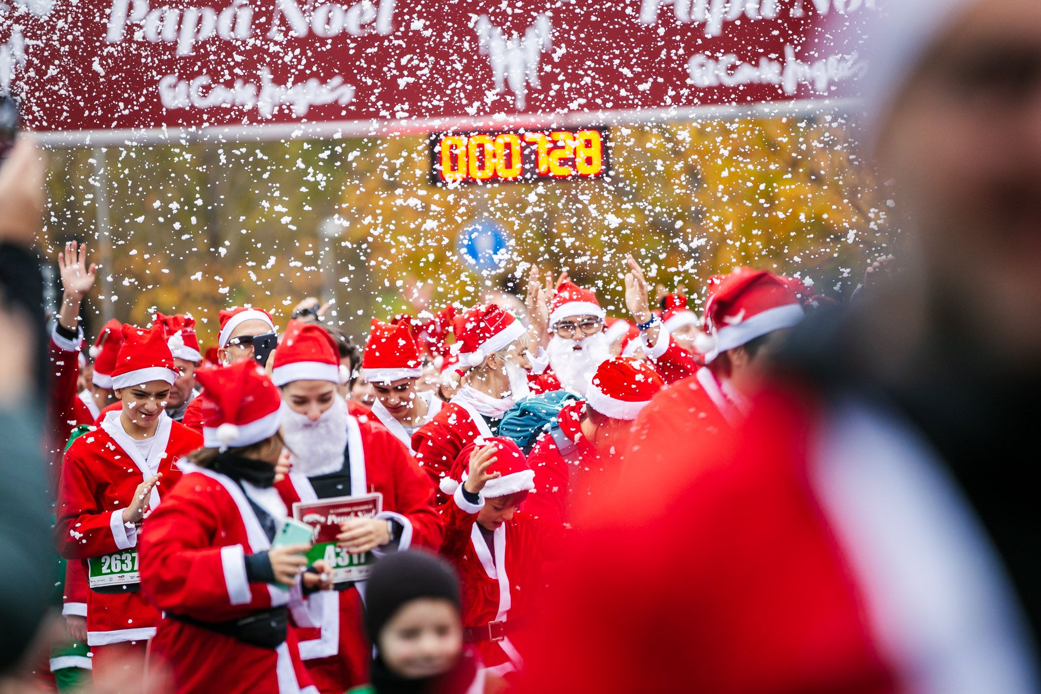Las mejores fotos de la salida de la Carrera de Papá Noel El Corte Inglés 2022.