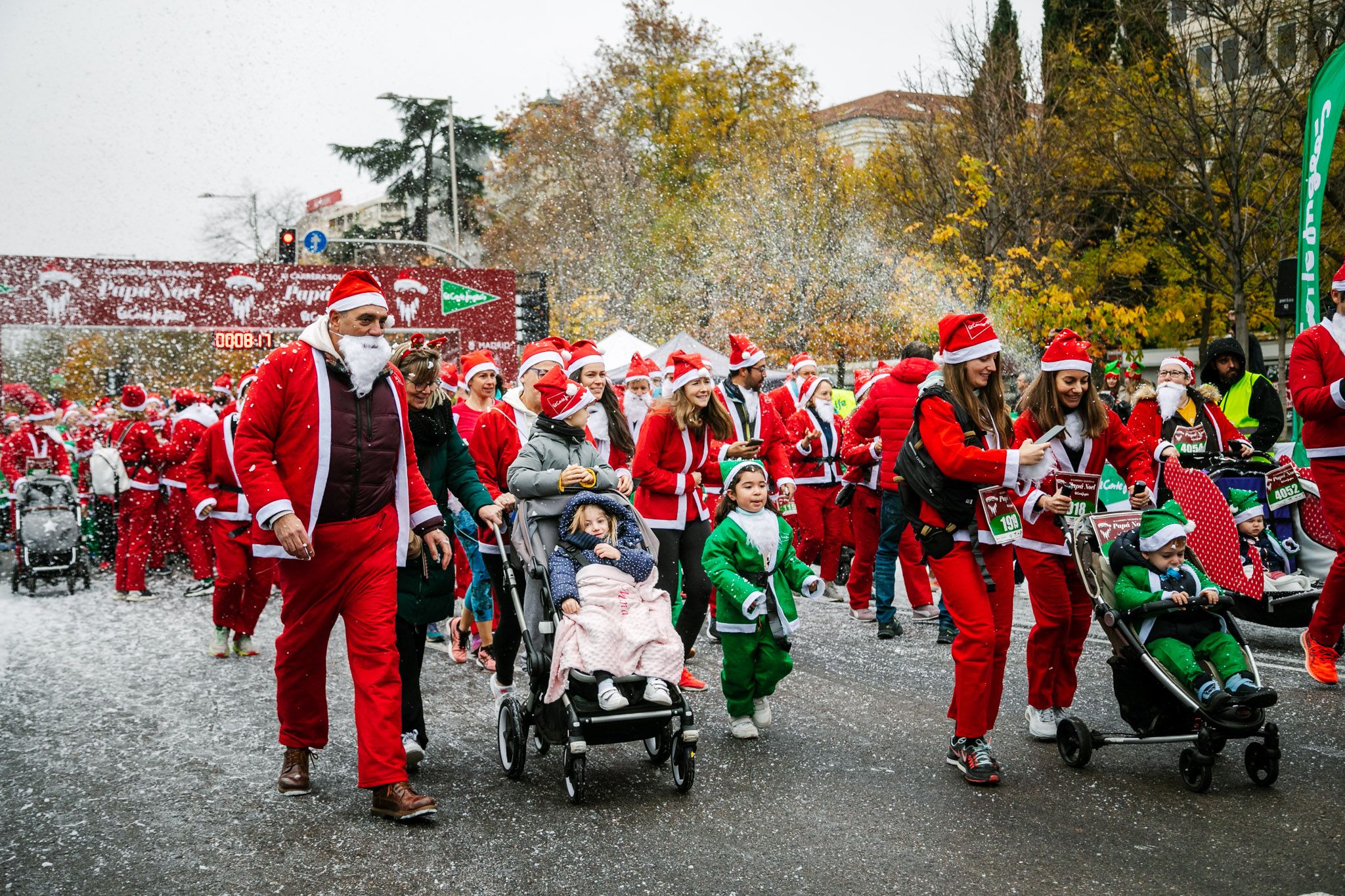 Las mejores fotos de la salida de la Carrera de Papá Noel El Corte Inglés 2022.