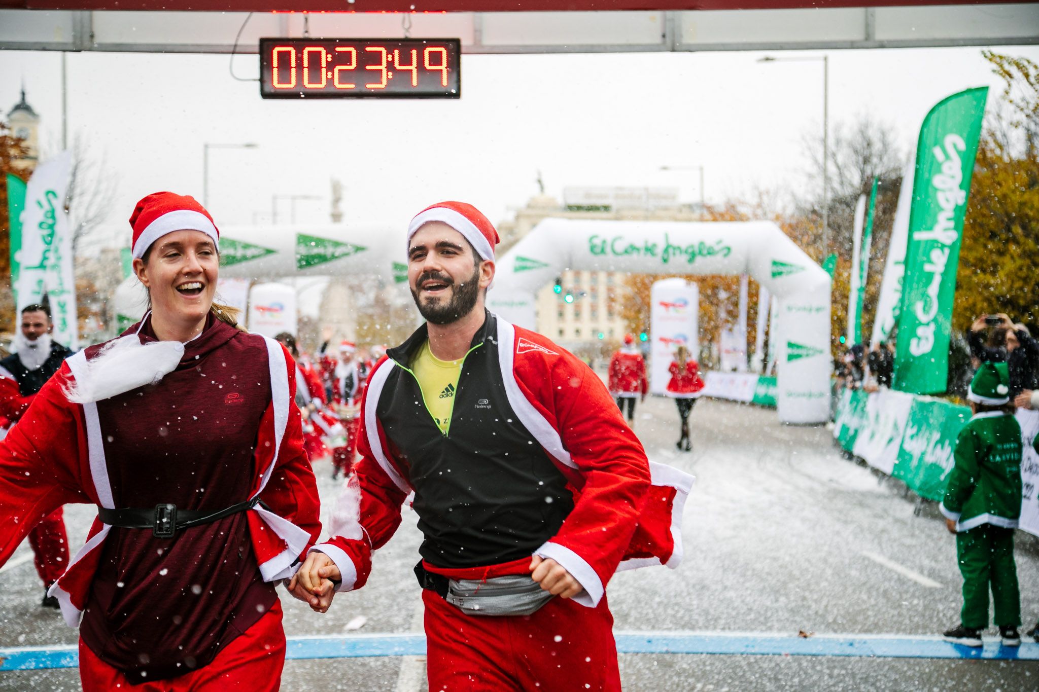 Las mejores fotos de meta de la Carrera de Papá Noel El Corte Inglés 2022