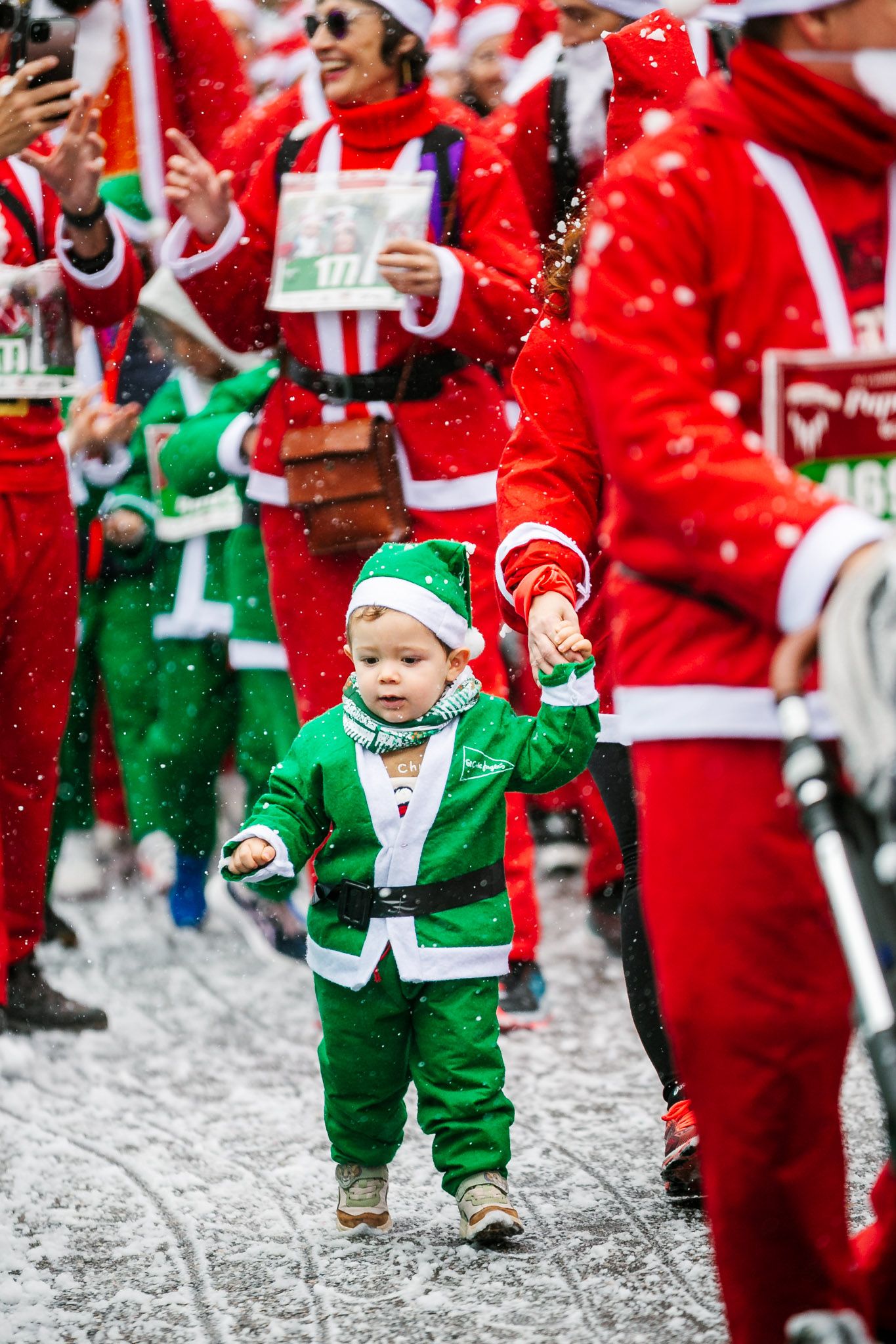 Las mejores fotos de la salida de la Carrera de Papá Noel El Corte Inglés 2022.