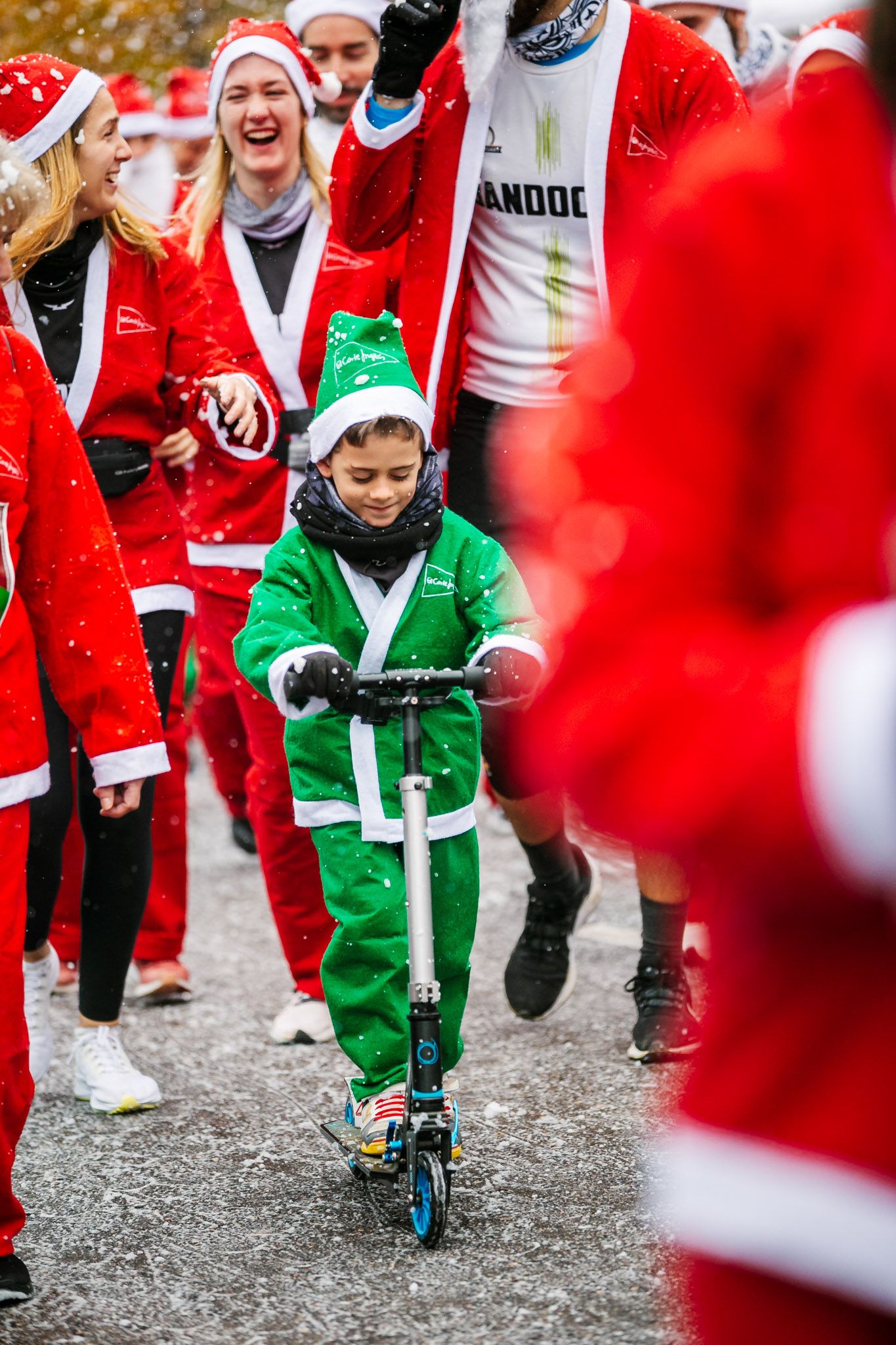 Las mejores fotos de la salida de la Carrera de Papá Noel El Corte Inglés 2022.